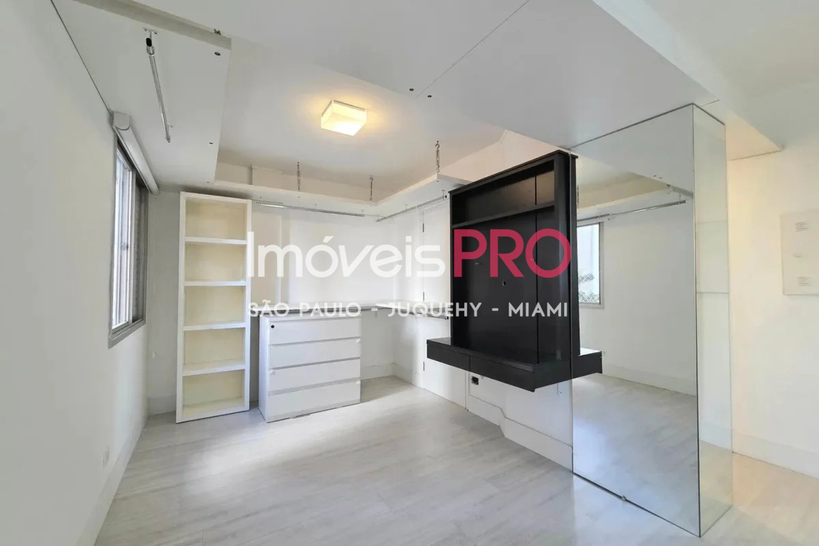 Foto :: https://assets.imoveispro.com.br/thumb/IP40263/apartamento-venda-itaim-bibi_IP40263_11_1920x1080.jpg?