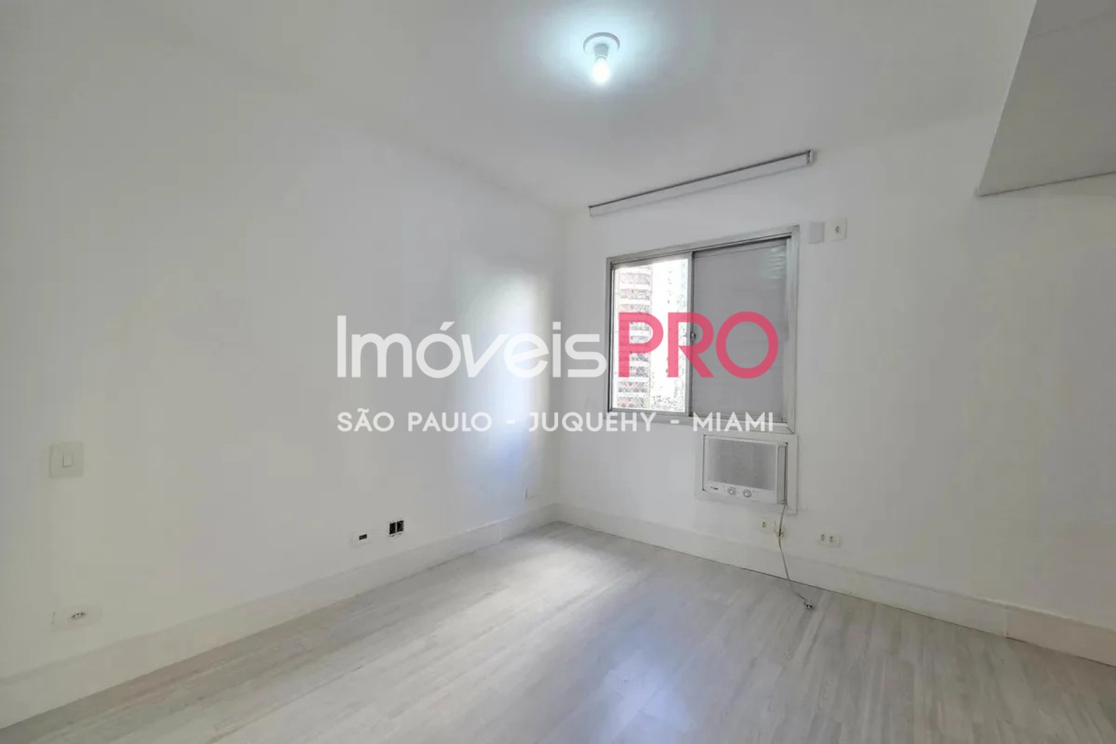 Foto :: IP40263