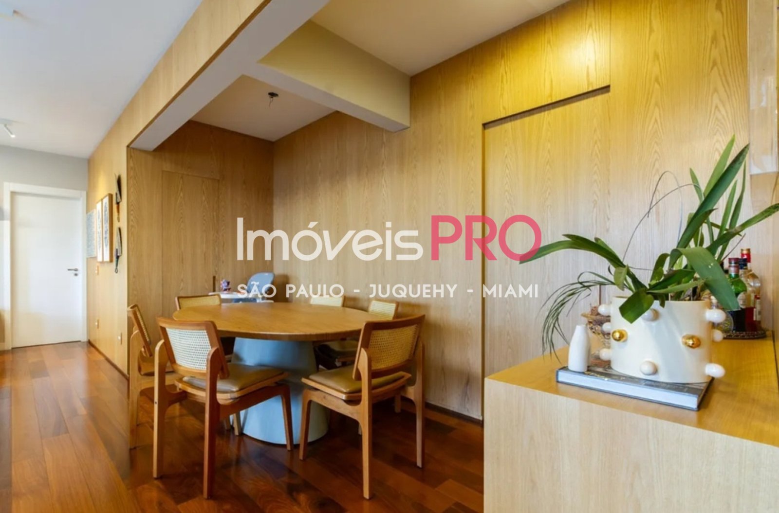 Foto :: IP40282
