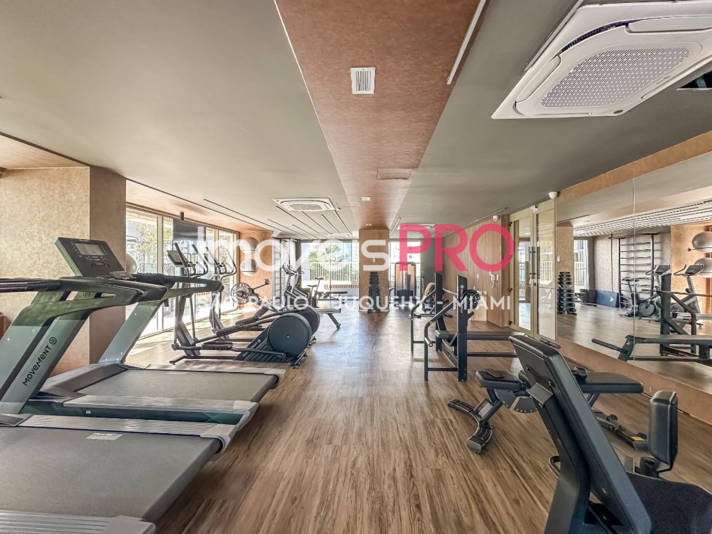 Foto :: https://assets.imoveispro.com.br/thumb/IP40289/apartamento-venda-moema_IP40289_29_1920x1080.jpg?