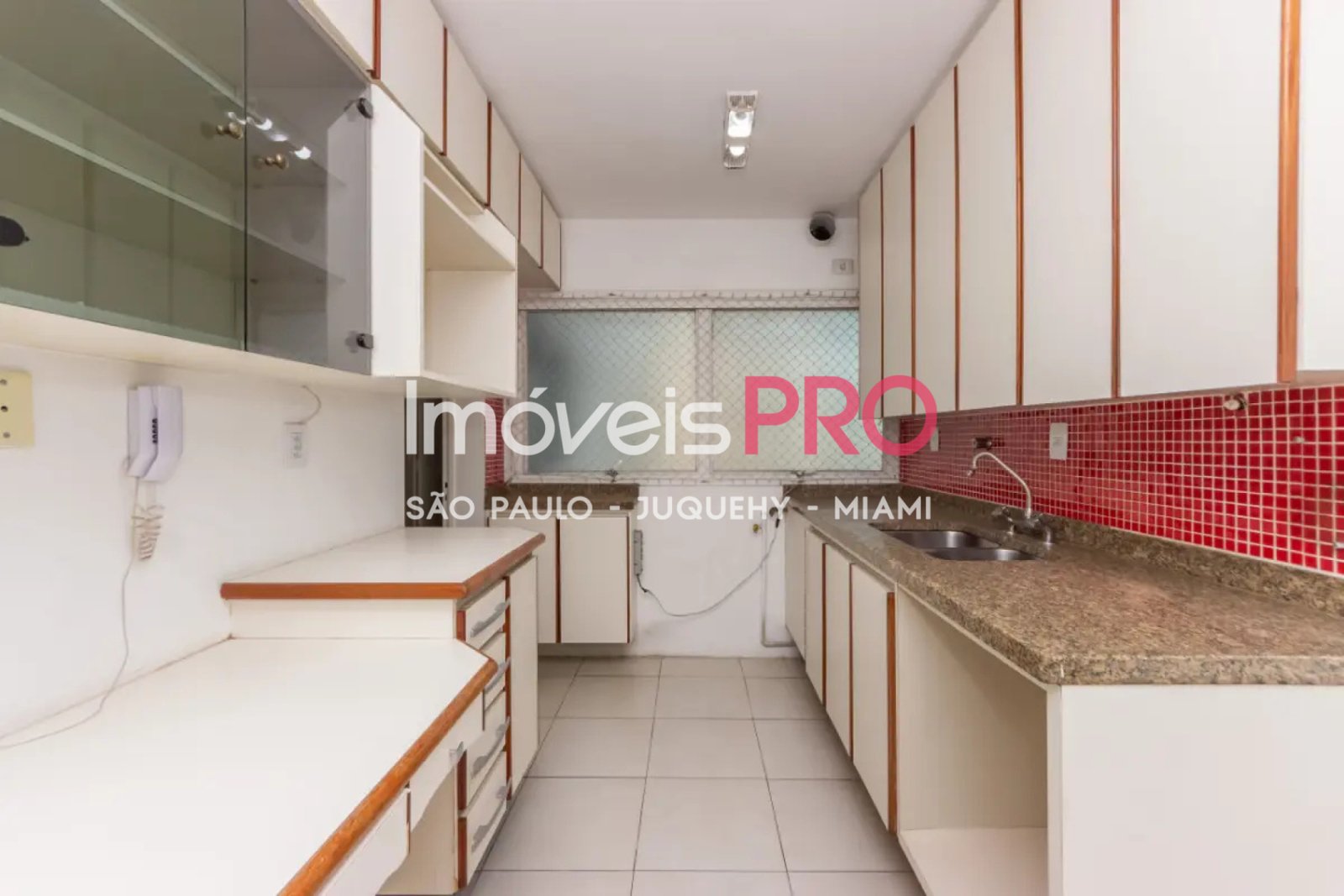 Foto :: https://assets.imoveispro.com.br/thumb/IP40295/apartamento-venda-itaim-bibi_IP40295_17_1920x1080.jpg?
