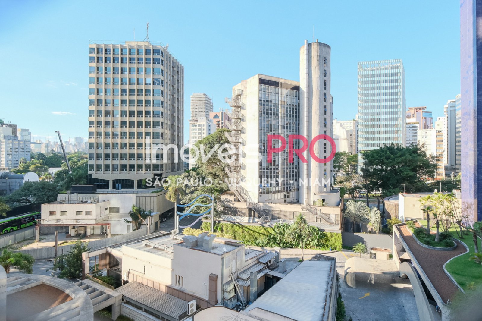 Foto :: https://assets.imoveispro.com.br/thumb/IP40307/apartamento-venda-itaim-bibi_IP40307_23_1920x1080.jpg?
