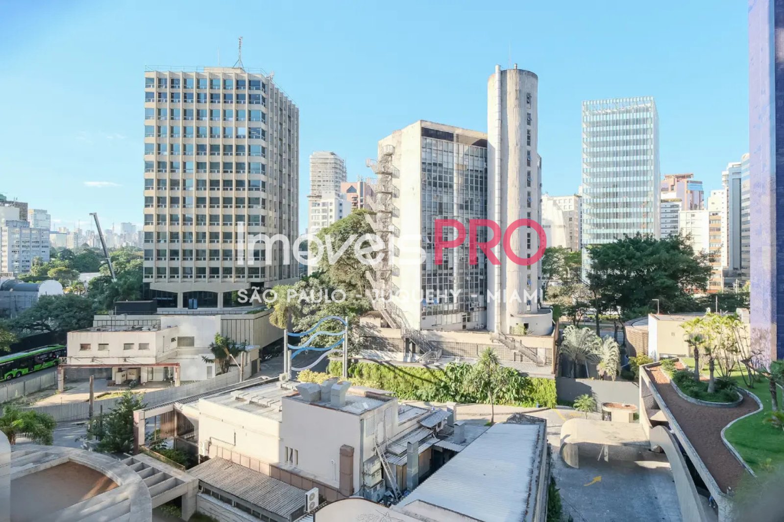 Foto :: https://assets.imoveispro.com.br/thumb/IP40310/apartamento-venda-itaim-bibi_IP40310_17_1920x1080.jpg?