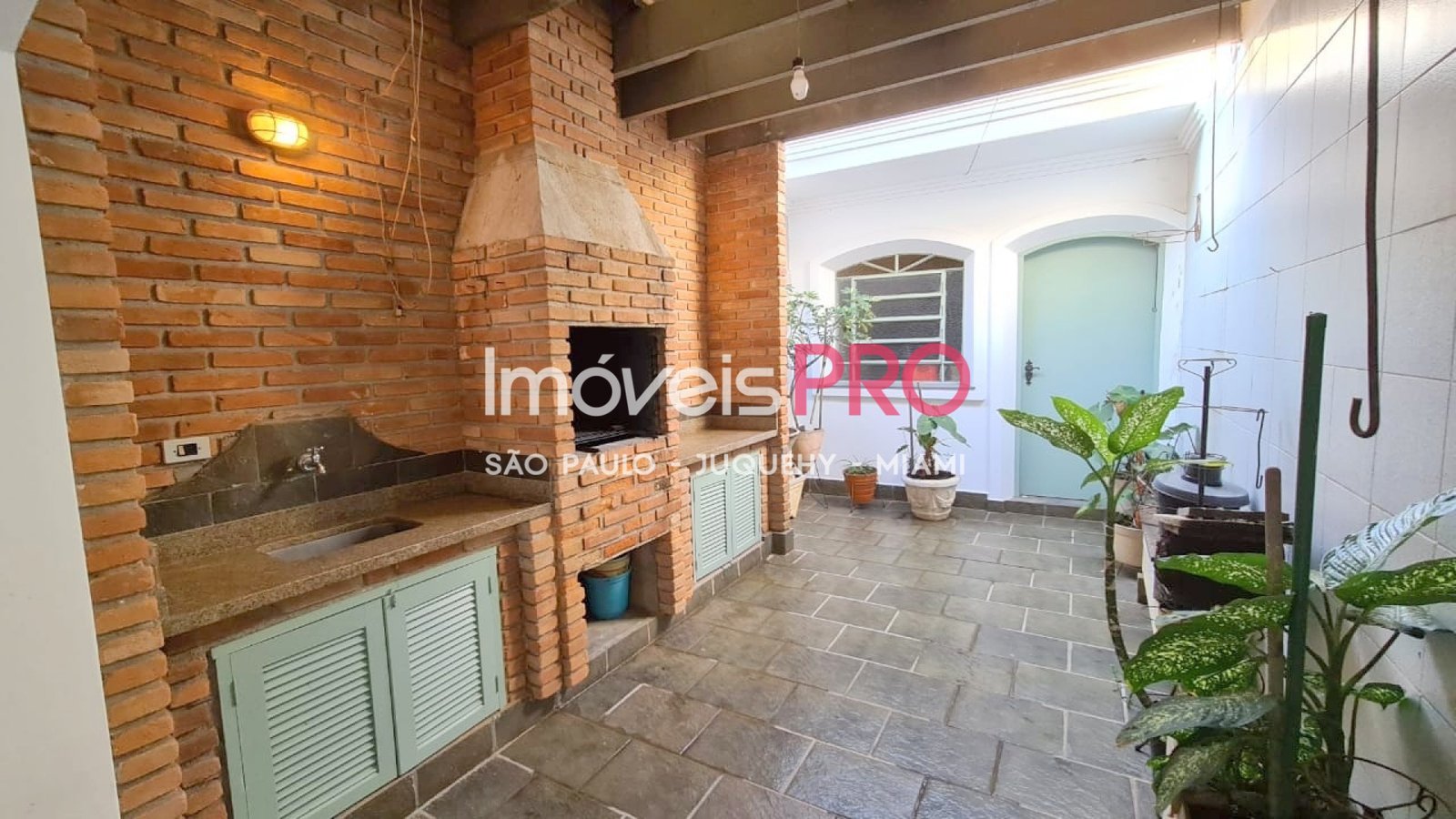Foto :: https://assets.imoveispro.com.br/thumb/IP40321/casa-venda-indianopolis_IP40321_11_1920x1080.jpg?