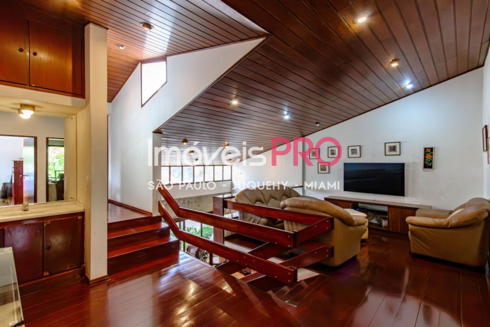 Foto :: https://assets.imoveispro.com.br/thumb/IP40322/sobrado-venda-vila-gumercindo_IP40322_17_1920x1080.jpg?