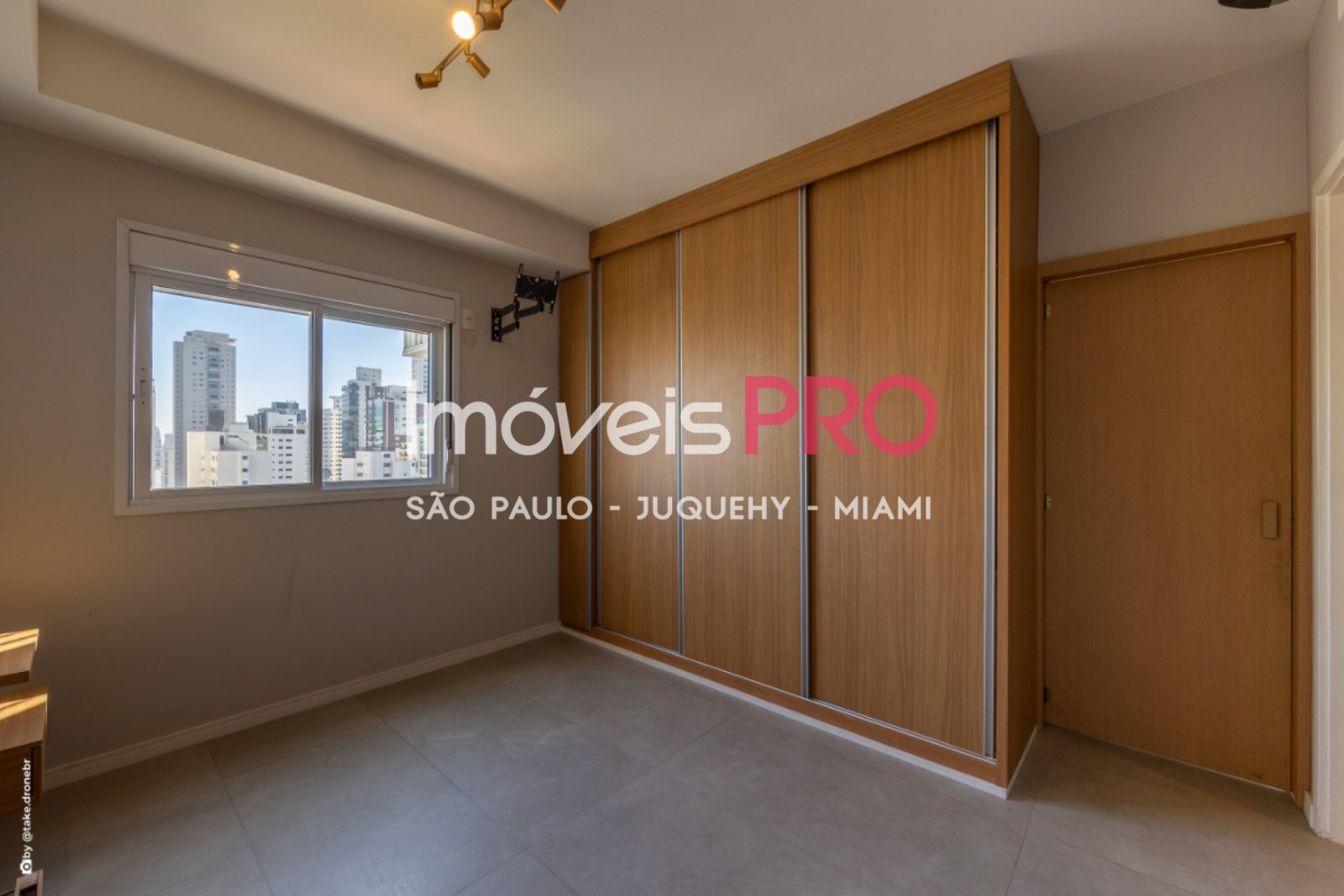Foto :: https://assets.imoveispro.com.br/thumb/IP40324/apartamento-venda-campo-belo_IP40324_17_1920x1080.jpg?