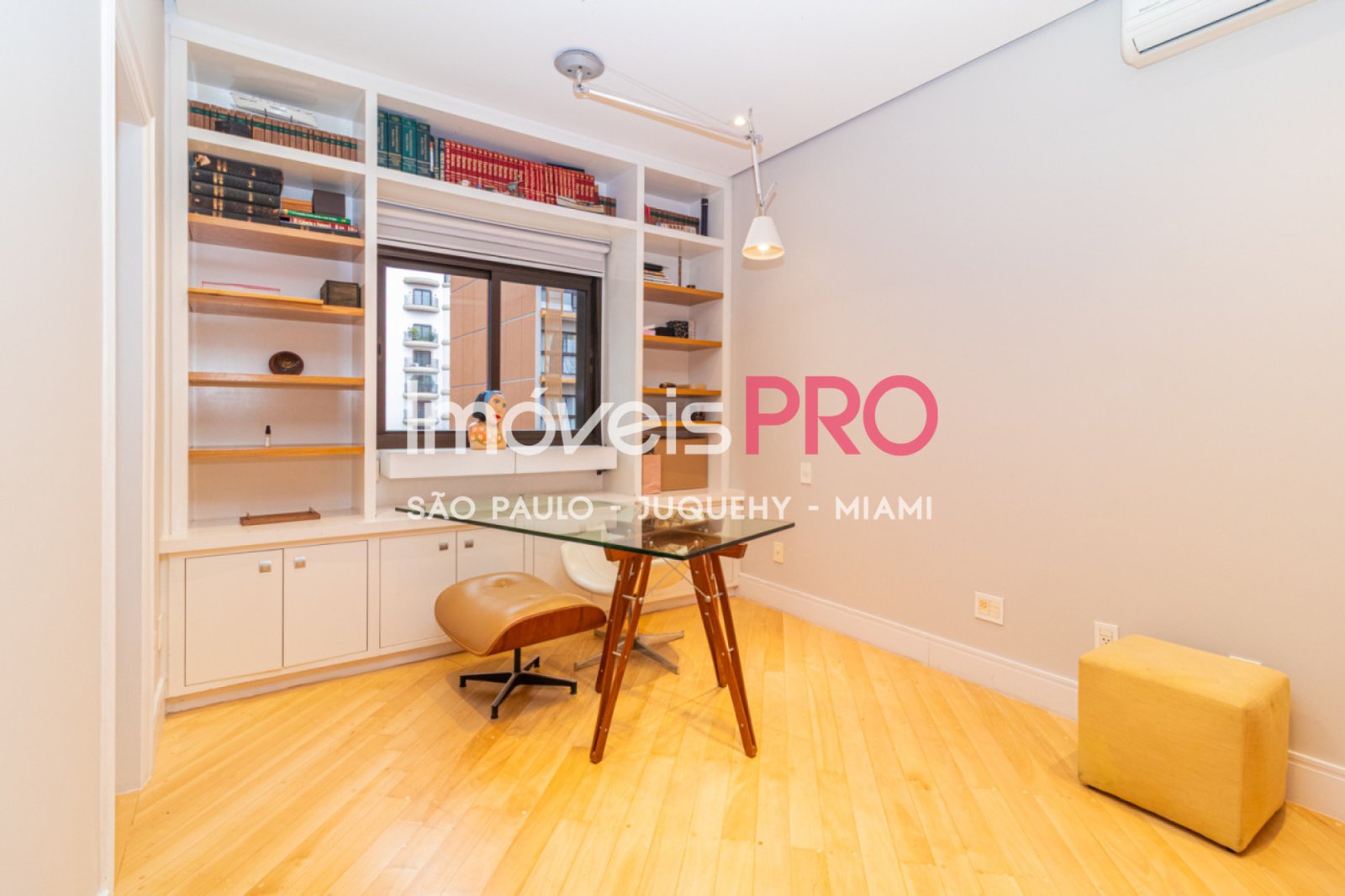 Foto :: https://assets.imoveispro.com.br/thumb/IP40331/apartamento-venda-moema_IP40331_35_1920x1080.jpg?