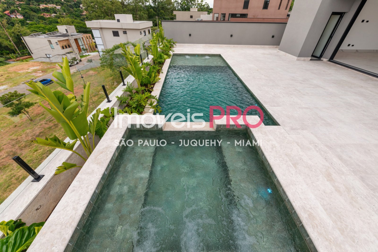 Foto :: https://assets.imoveispro.com.br/thumb/IP40333/condominio-venda-granja-viana_IP40333_11_1920x1080.jpg?