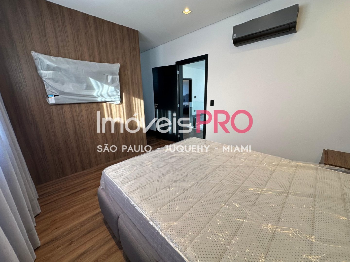 Foto :: IP40333