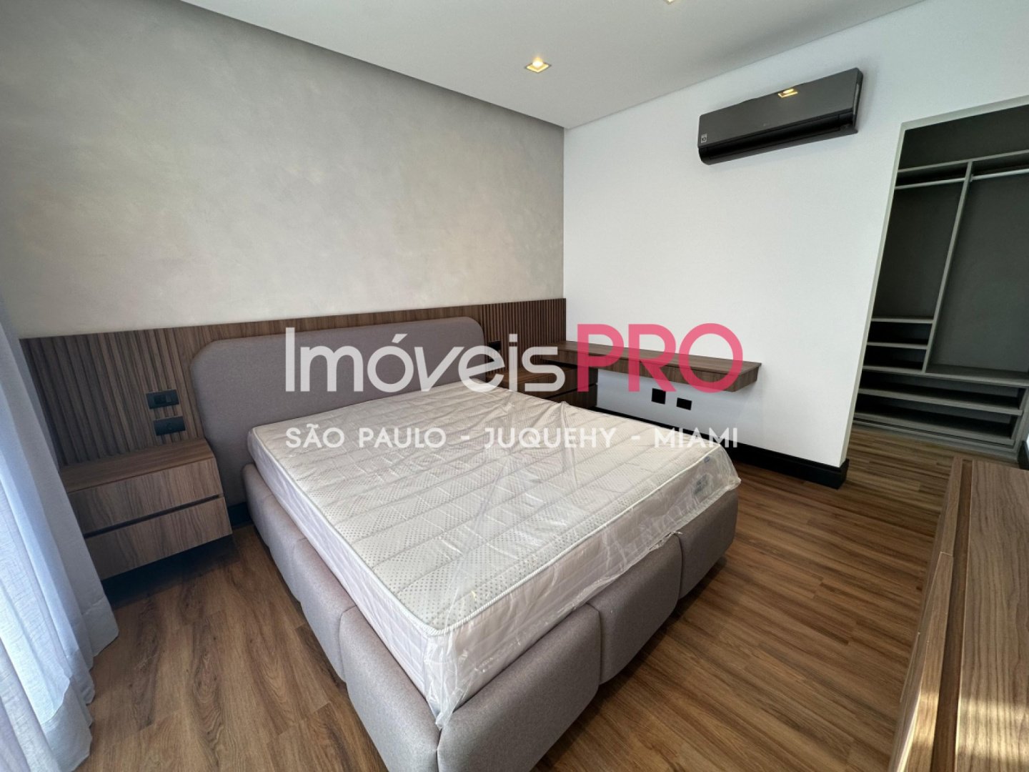 Foto :: IP40333