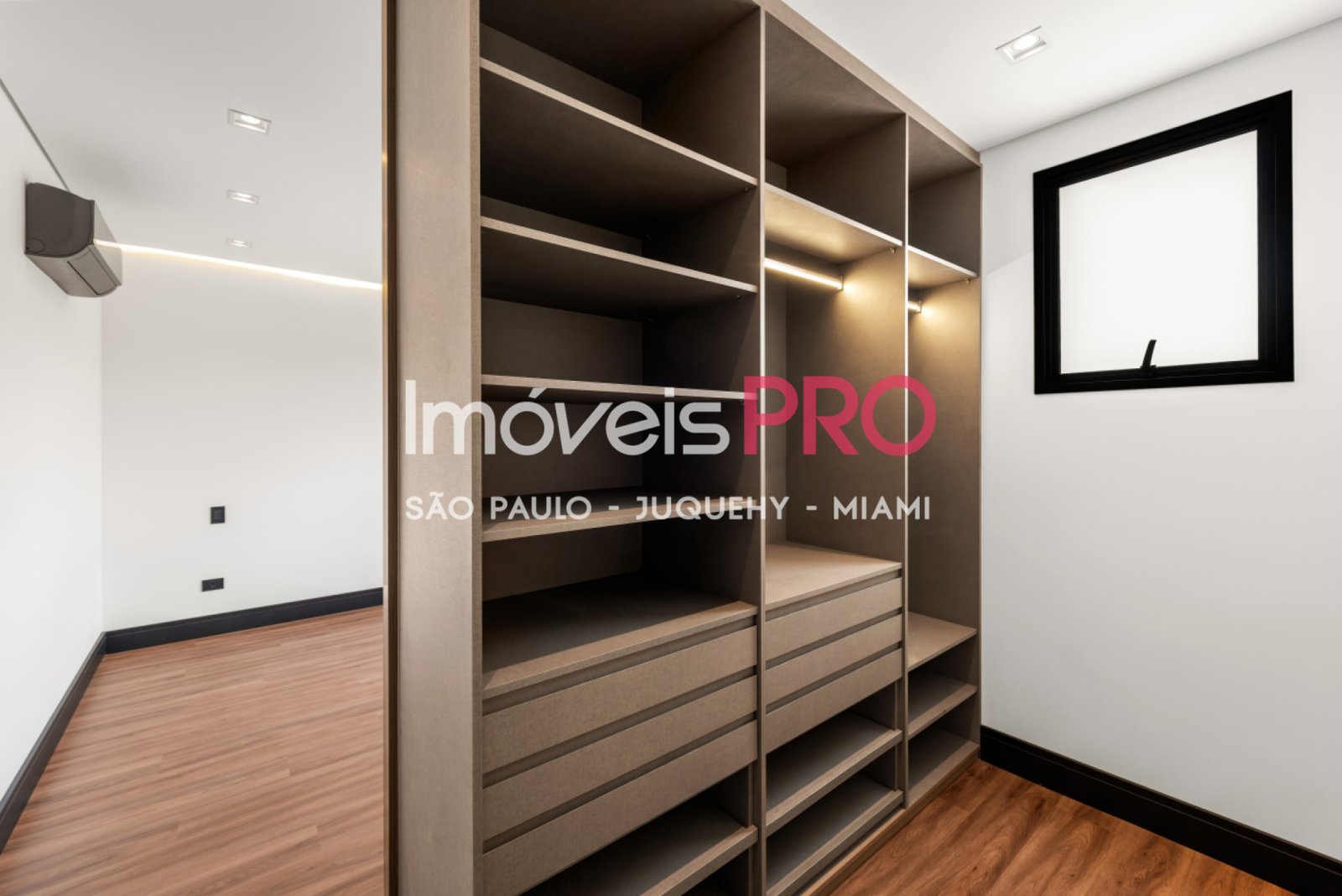 Foto :: https://assets.imoveispro.com.br/thumb/IP40333/condominio-venda-granja-viana_IP40333_41_1920x1080.jpg?