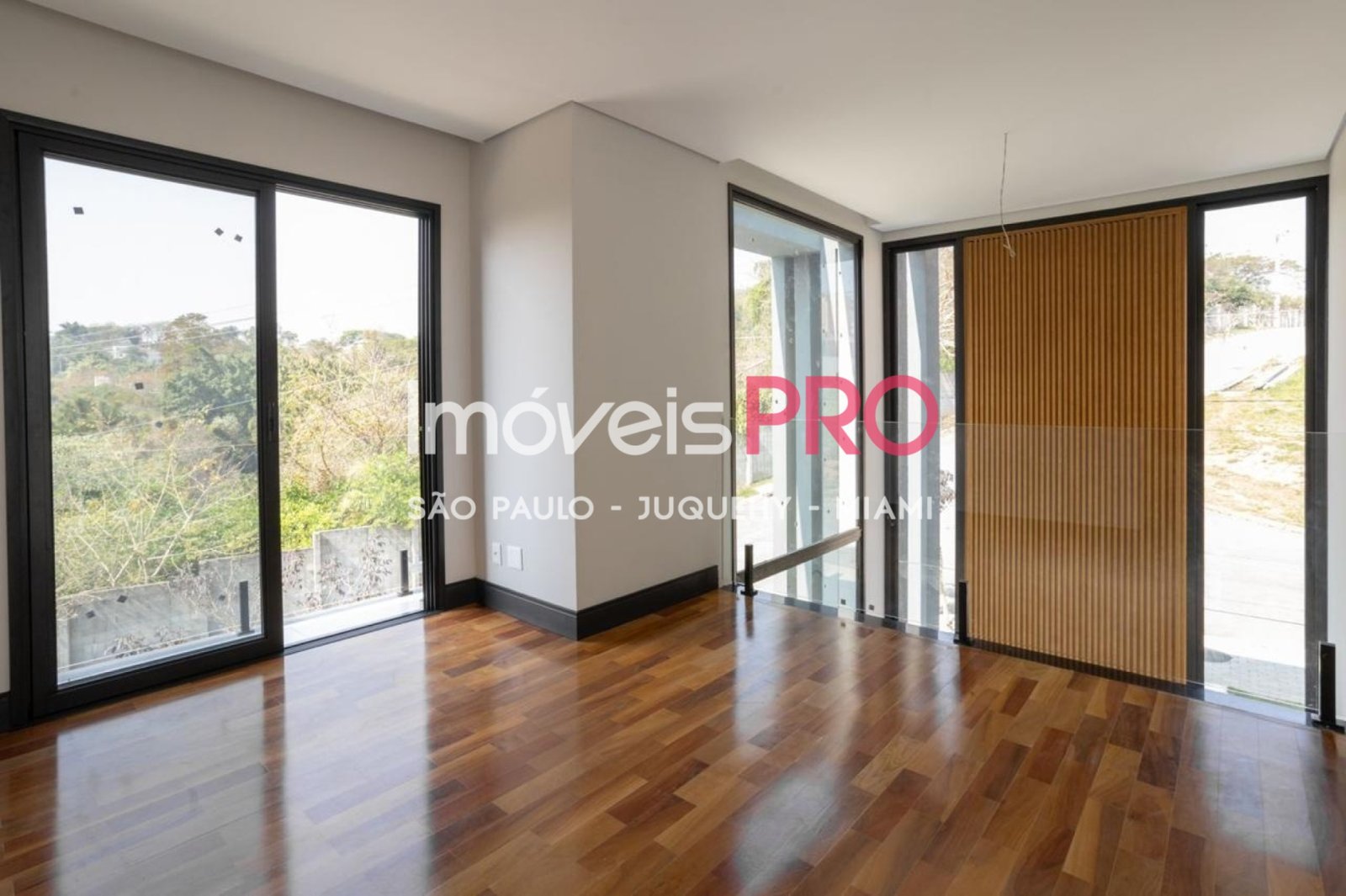 Foto :: https://assets.imoveispro.com.br/thumb/IP40335/condominio-venda-granja-viana_IP40335_11_1920x1080.jpg?
