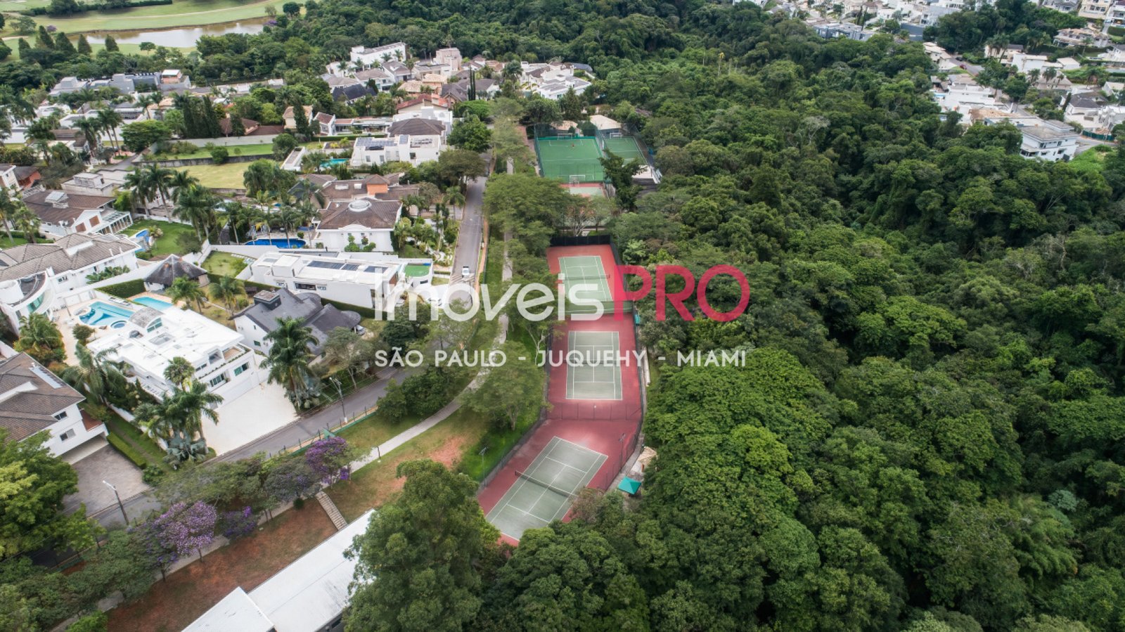 Foto :: https://assets.imoveispro.com.br/thumb/IP40335/condominio-venda-granja-viana_IP40335_29_1920x1080.jpg?
