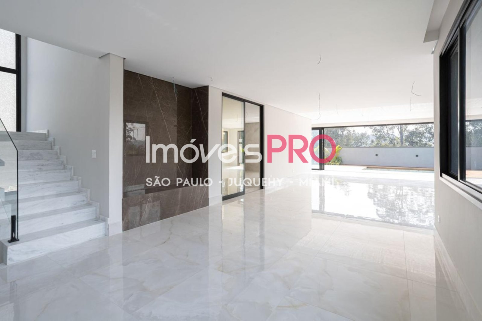 Foto :: https://assets.imoveispro.com.br/thumb/IP40336/condominio-venda-granja-viana_IP40336_11_1920x1080.jpg?