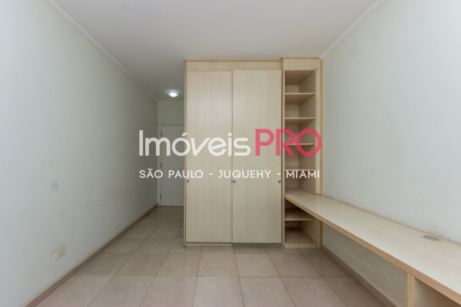 Foto :: IP40355
