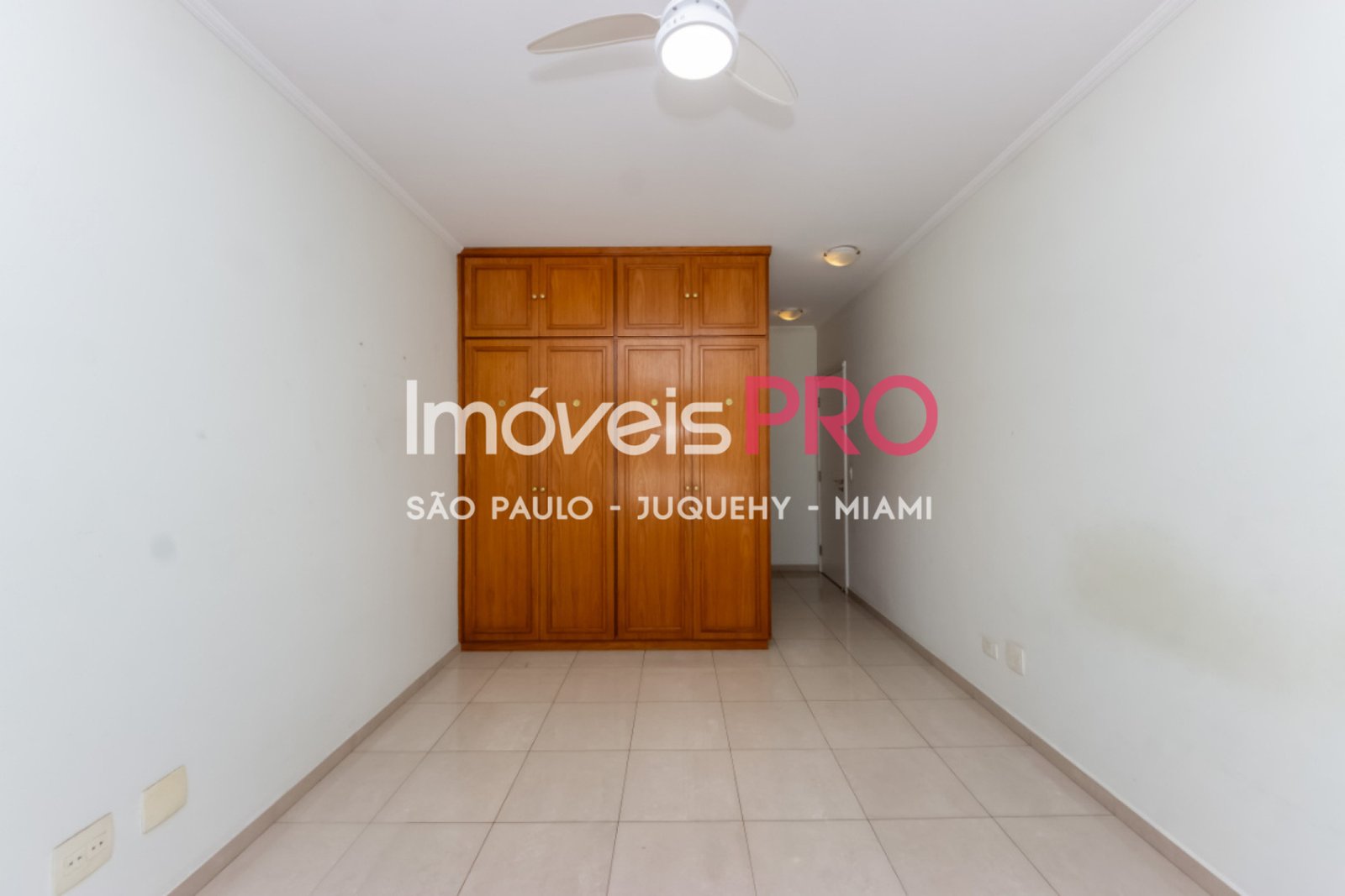 Foto :: IP40355