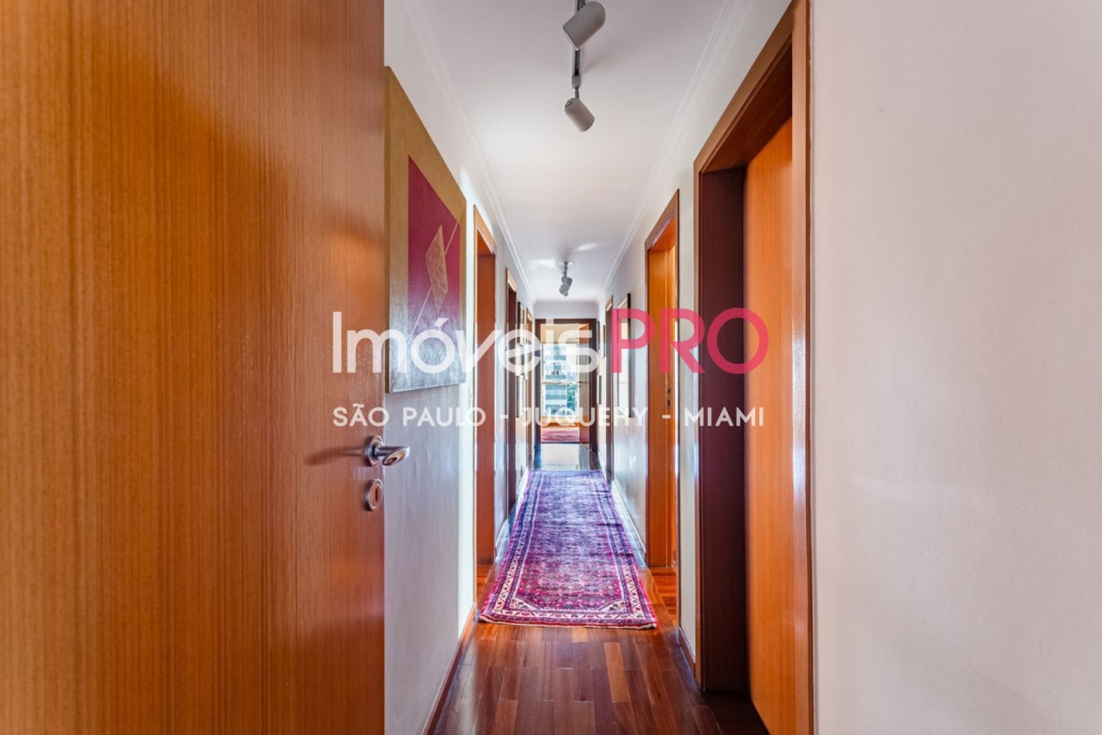 Foto :: https://assets.imoveispro.com.br/thumb/IP40358/apartamento-venda-itaim-bibi_IP40358_11_1920x1080.jpg?