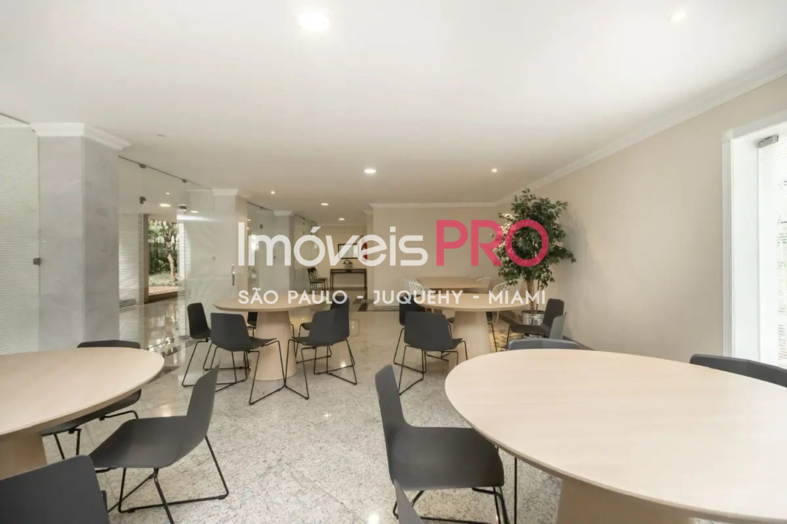 Foto :: https://assets.imoveispro.com.br/thumb/IP40358/apartamento-venda-itaim-bibi_IP40358_29_1920x1080.jpg?