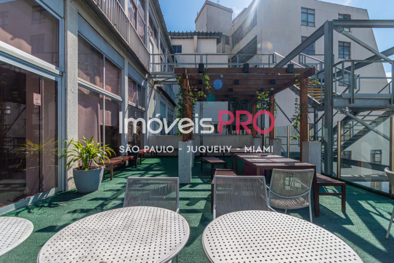 Foto :: https://assets.imoveispro.com.br/thumb/IP40363/predio-venda-centro_IP40363_11_1920x1080.jpg?