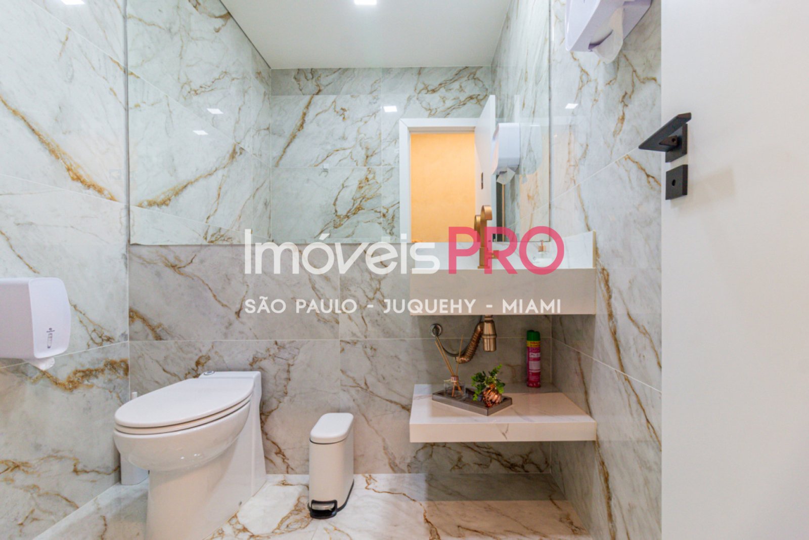 Foto :: IP40365