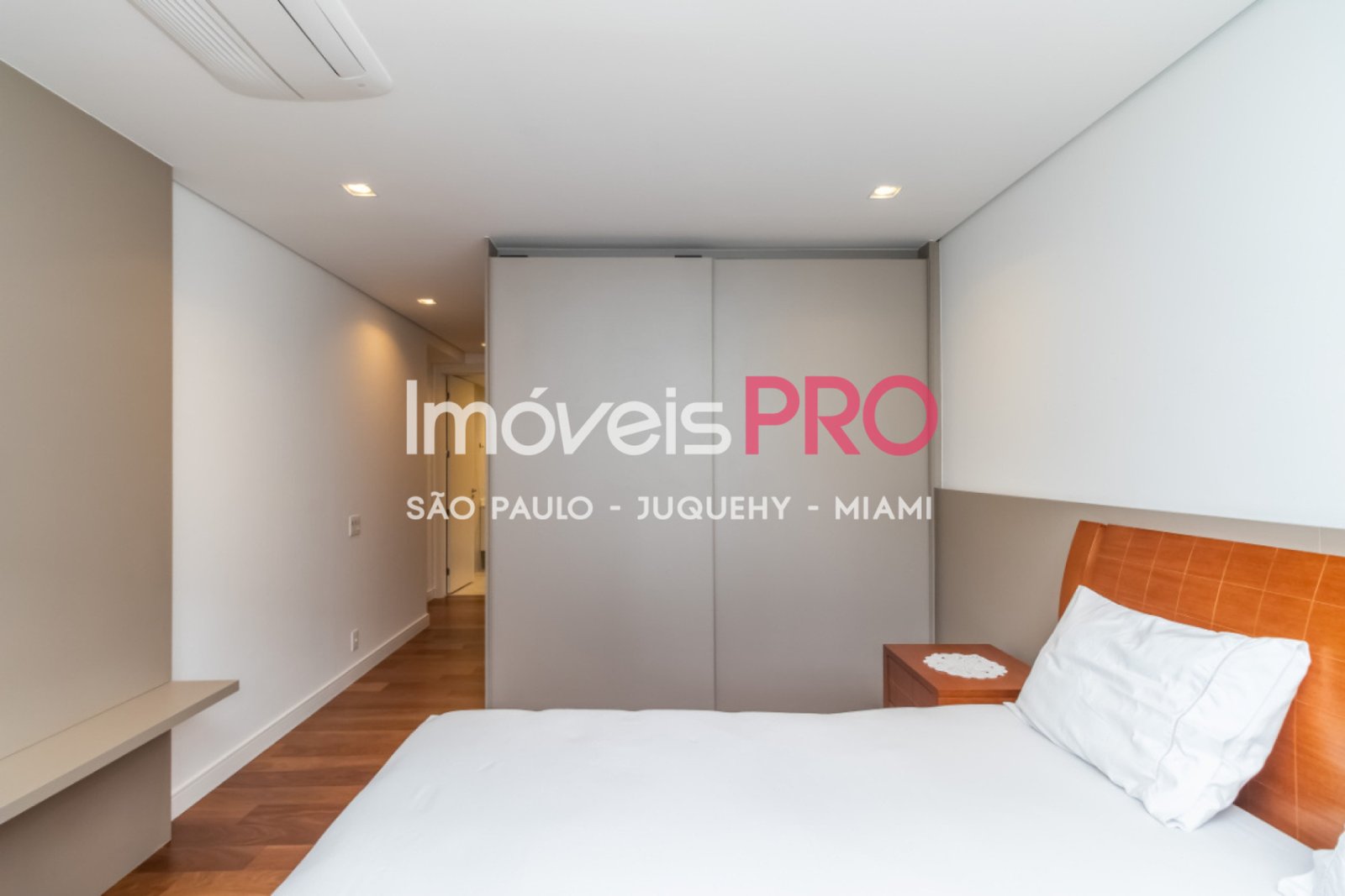 Foto :: https://assets.imoveispro.com.br/thumb/IP40372/apartamento-venda-campo-belo_IP40372_17_1920x1080.jpg?