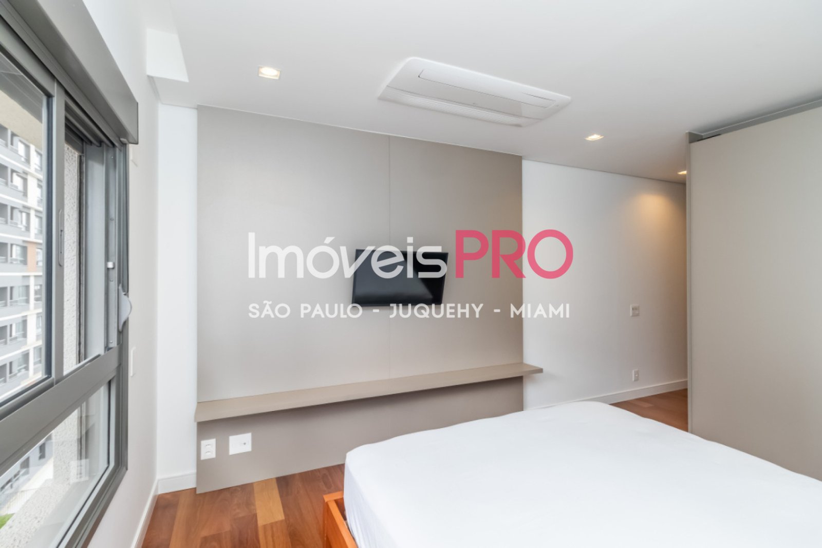 Foto :: IP40372