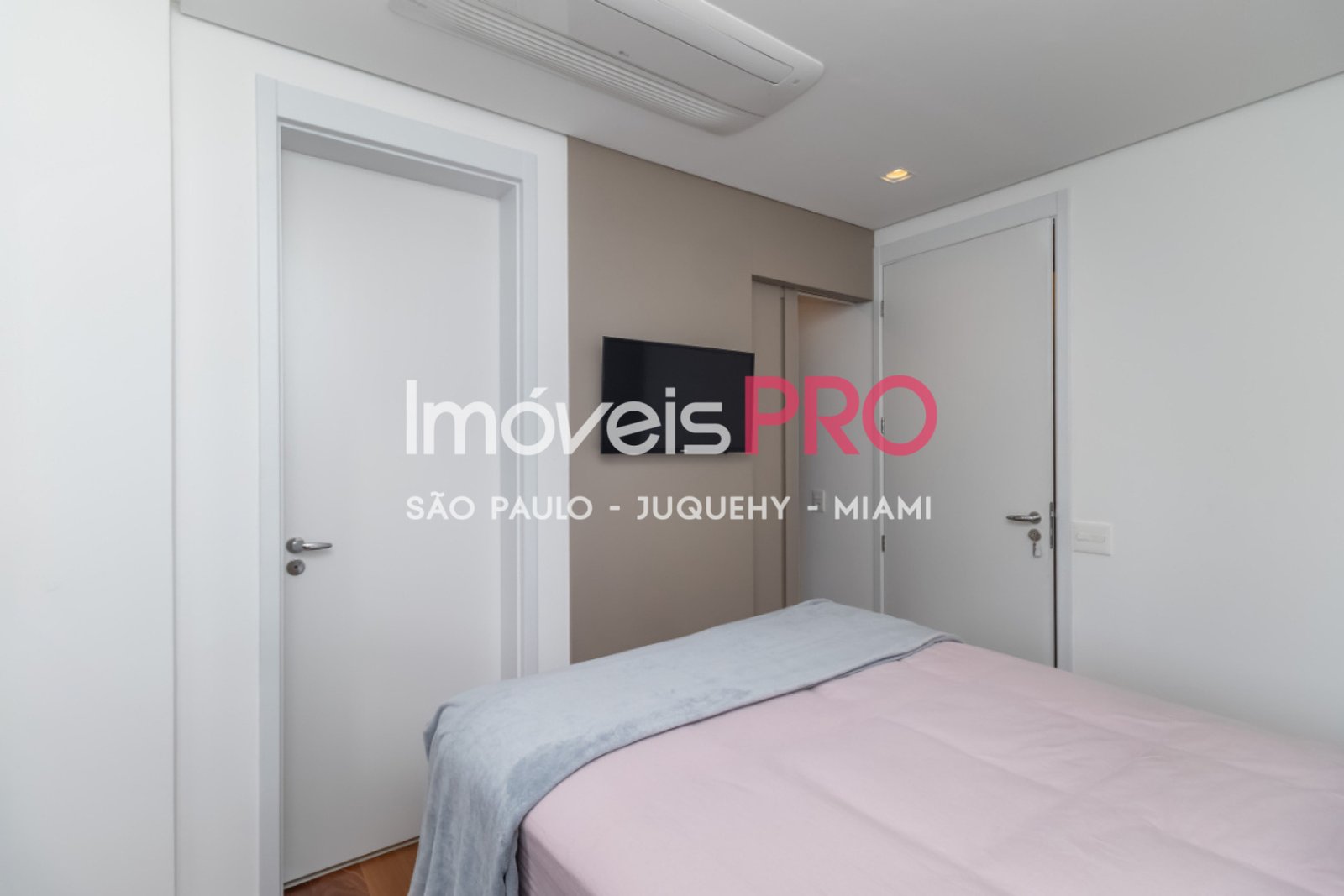 Foto :: IP40372