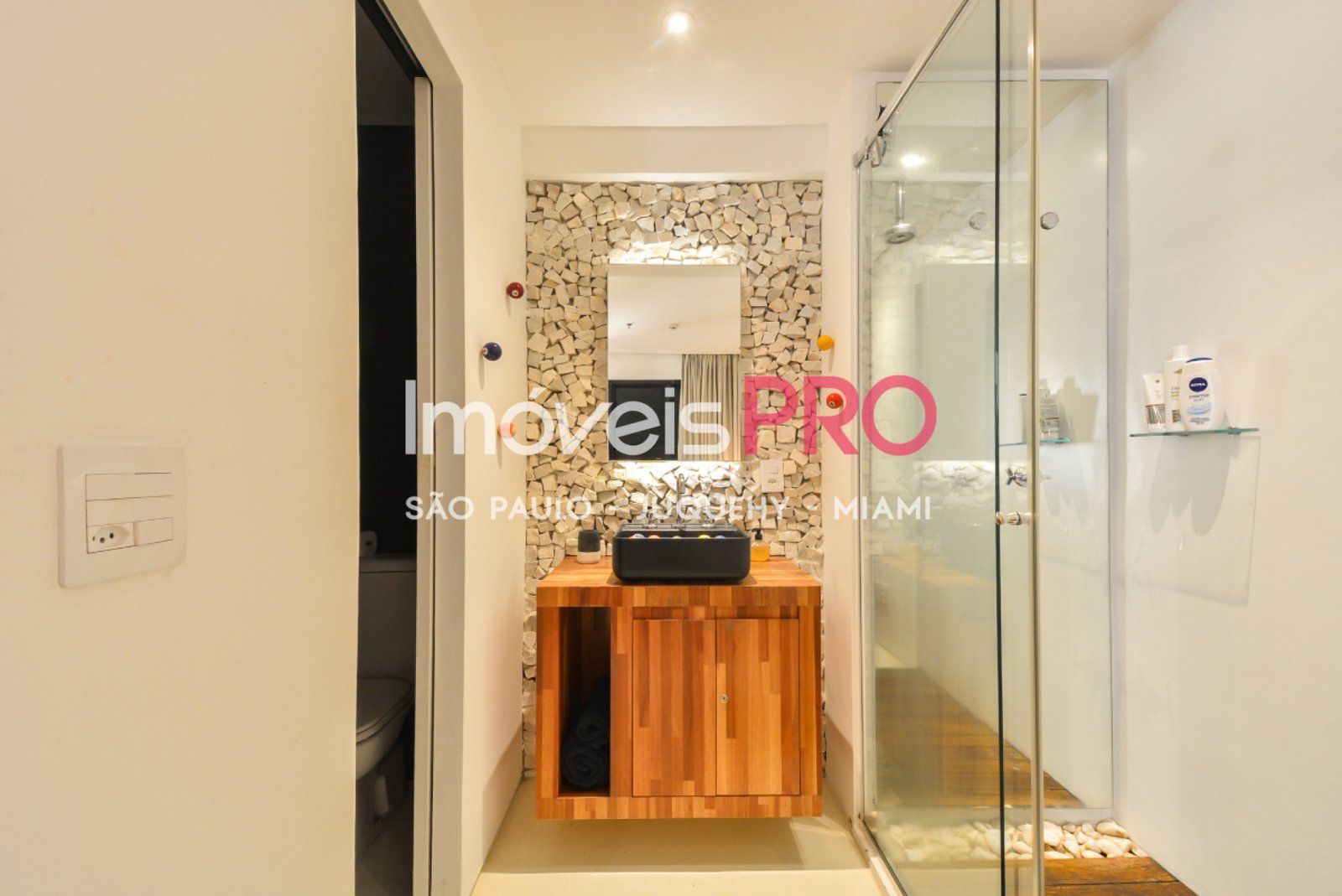 Foto :: https://assets.imoveispro.com.br/thumb/IP40373/apartamento-venda-itaim-bibi_IP40373_17_1920x1080.jpg?