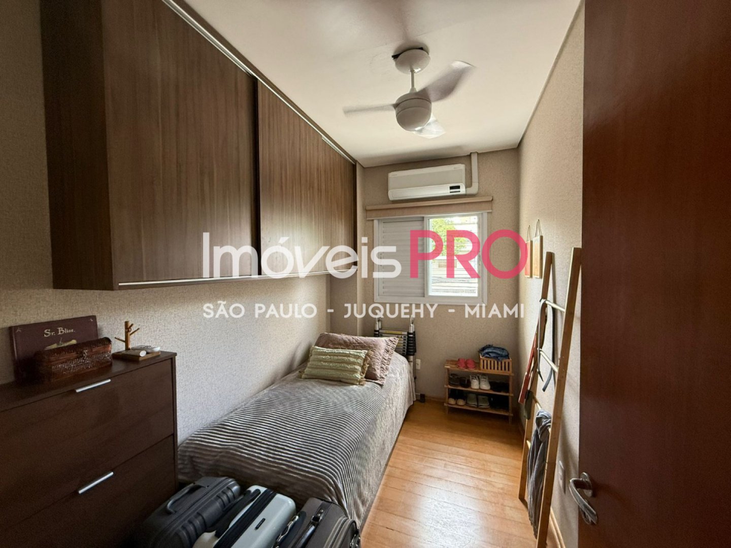 Foto :: IP40377