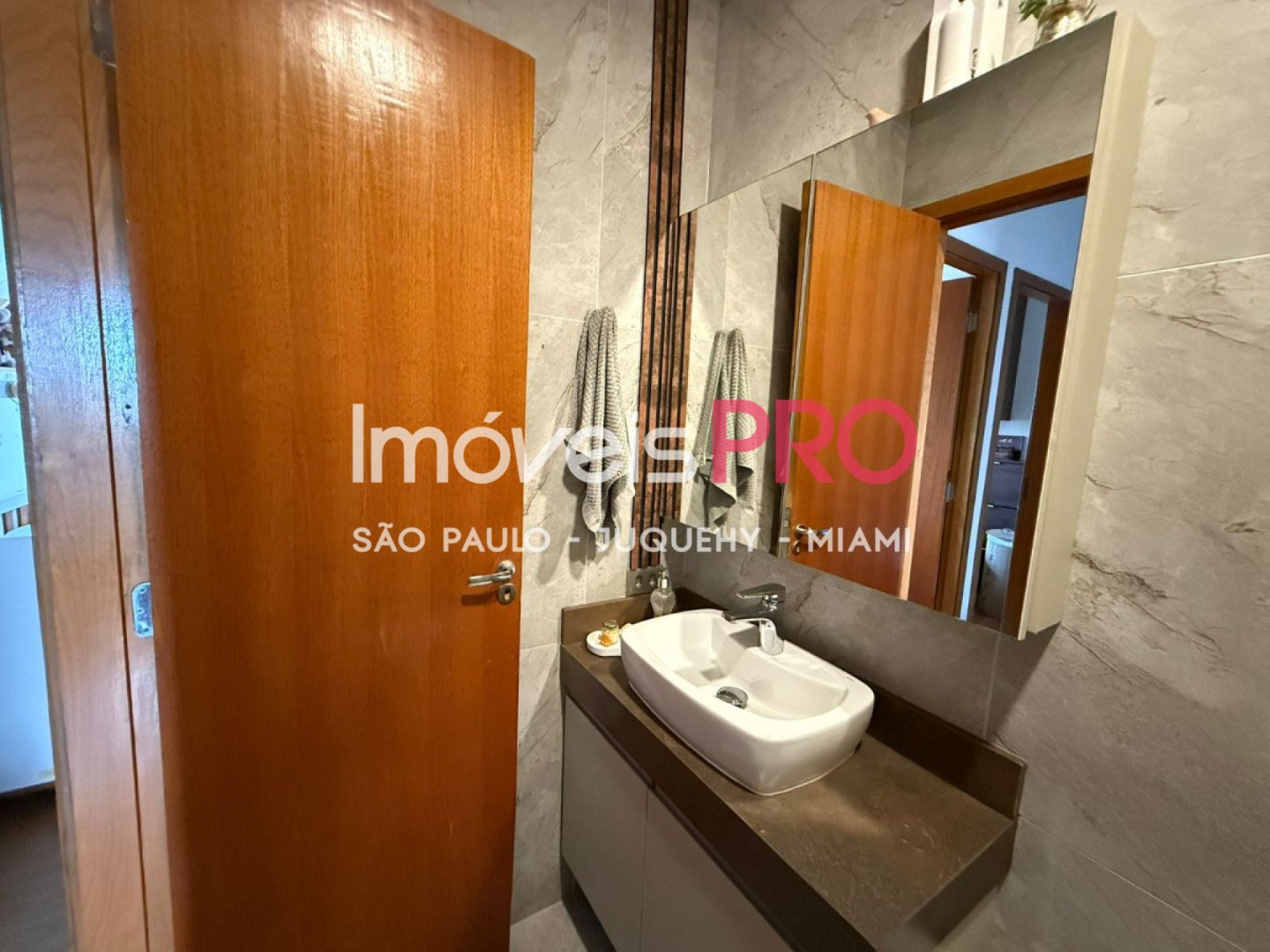 Foto :: https://assets.imoveispro.com.br/thumb/IP40377/casa-venda-bosque-da-saude_IP40377_17_1920x1080.jpg?