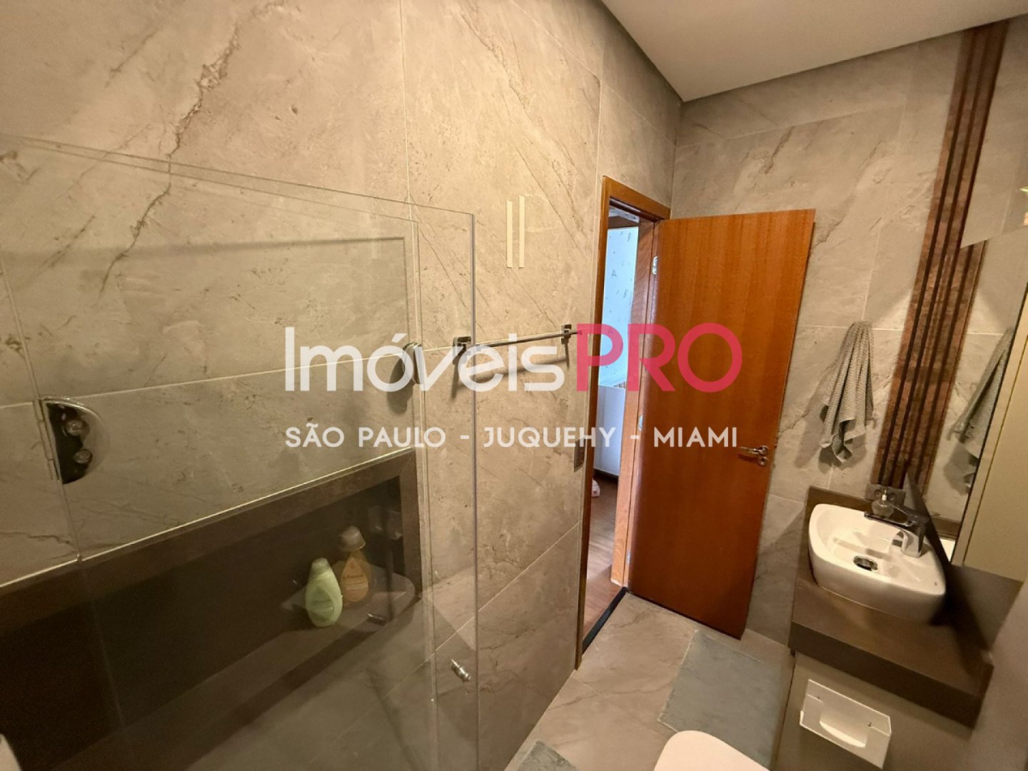 Foto :: IP40377