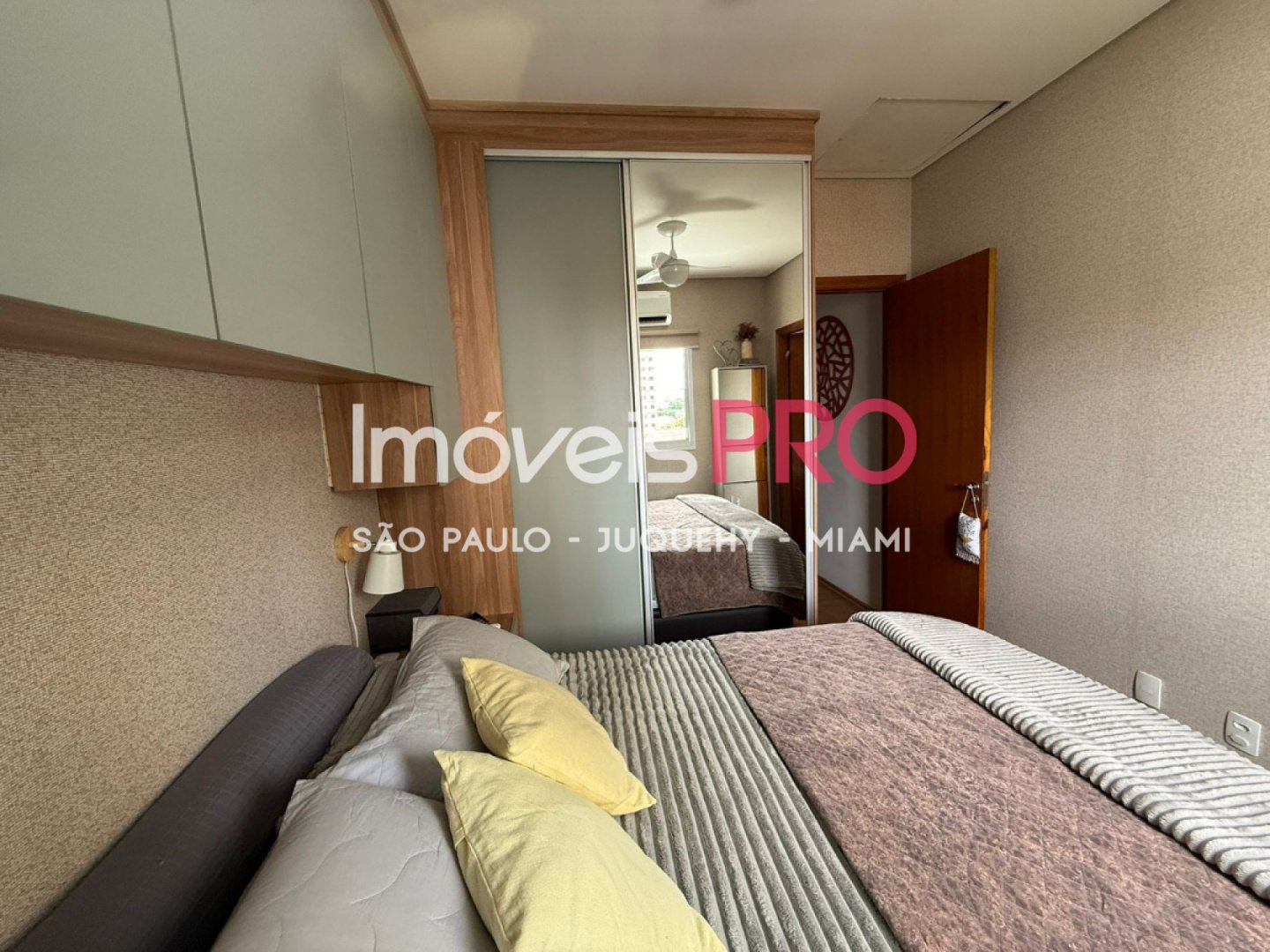 Foto :: IP40377