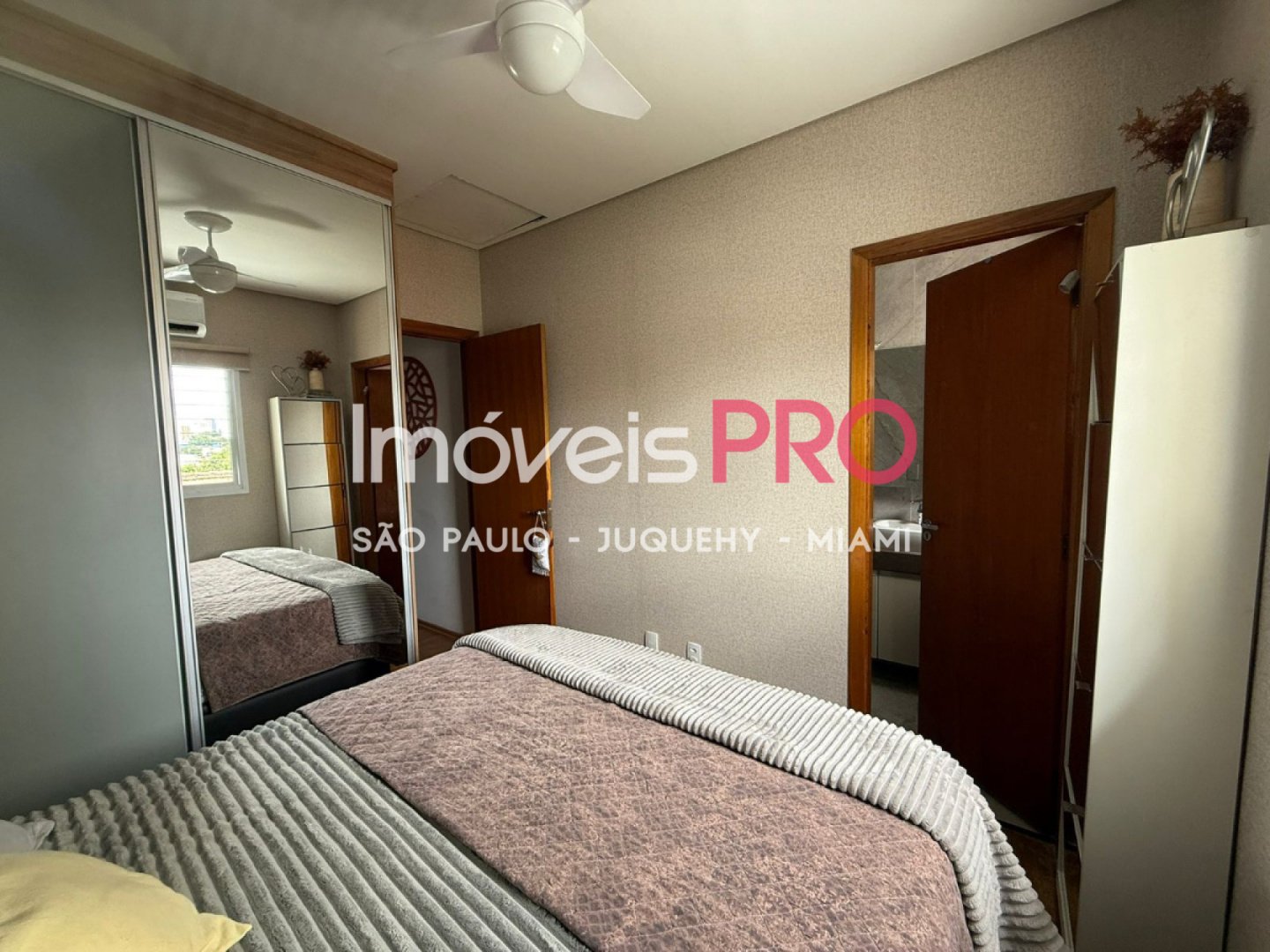 Foto :: https://assets.imoveispro.com.br/thumb/IP40377/casa-venda-bosque-da-saude_IP40377_23_1920x1080.jpg?