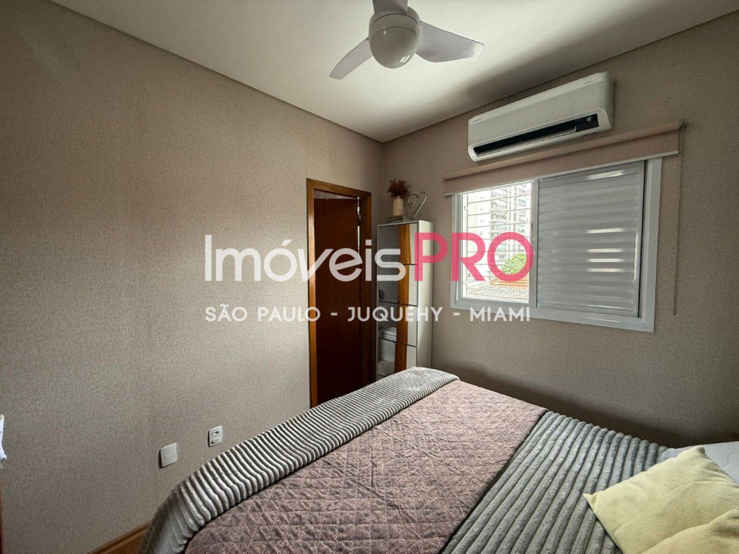 Foto :: IP40377