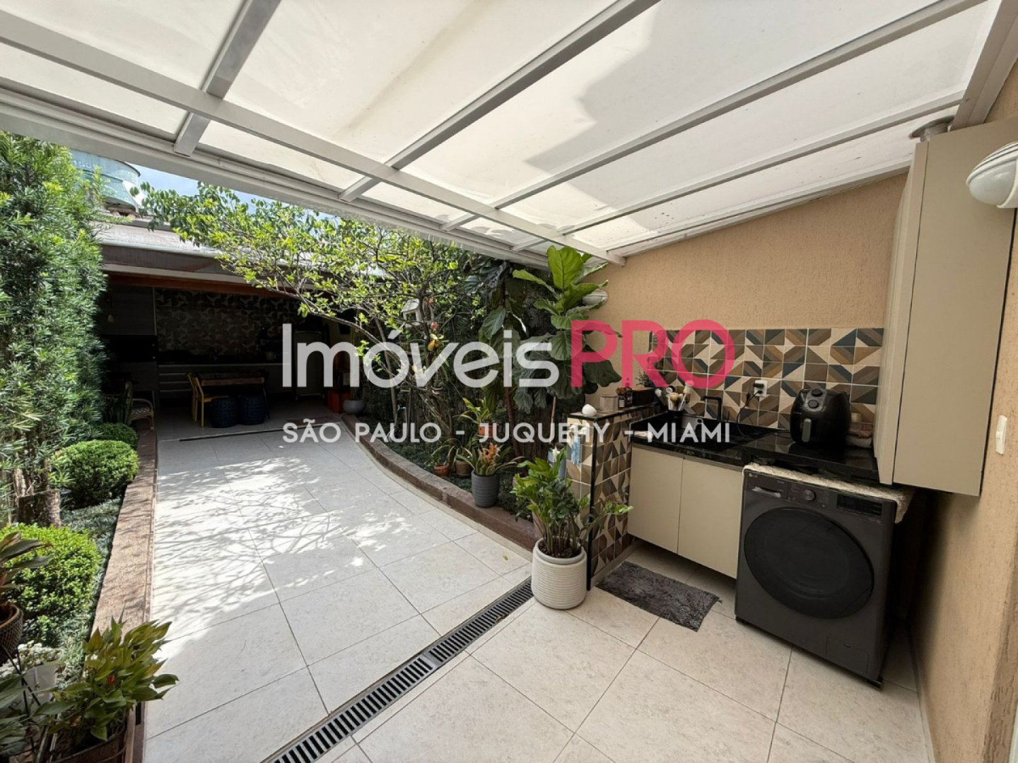 Foto :: IP40377