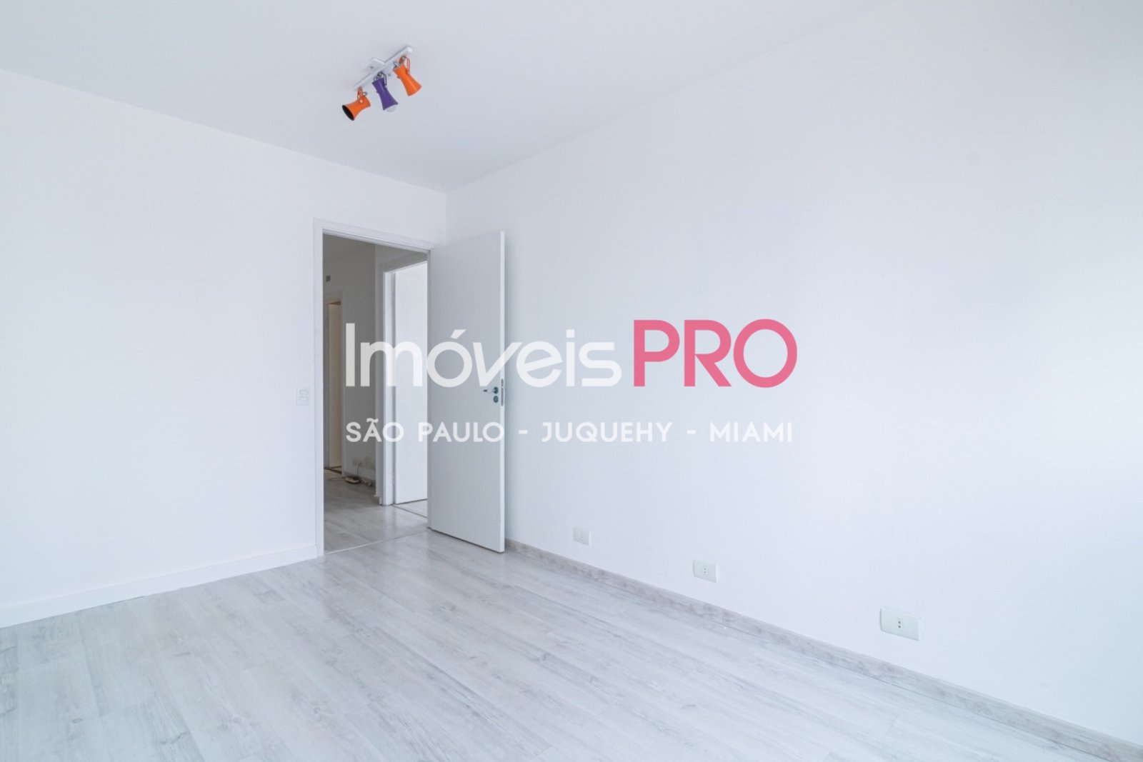 Foto :: https://assets.imoveispro.com.br/thumb/IP40378/conj-comercial-venda-campo-belo_IP40378_11_1920x1080.jpg?