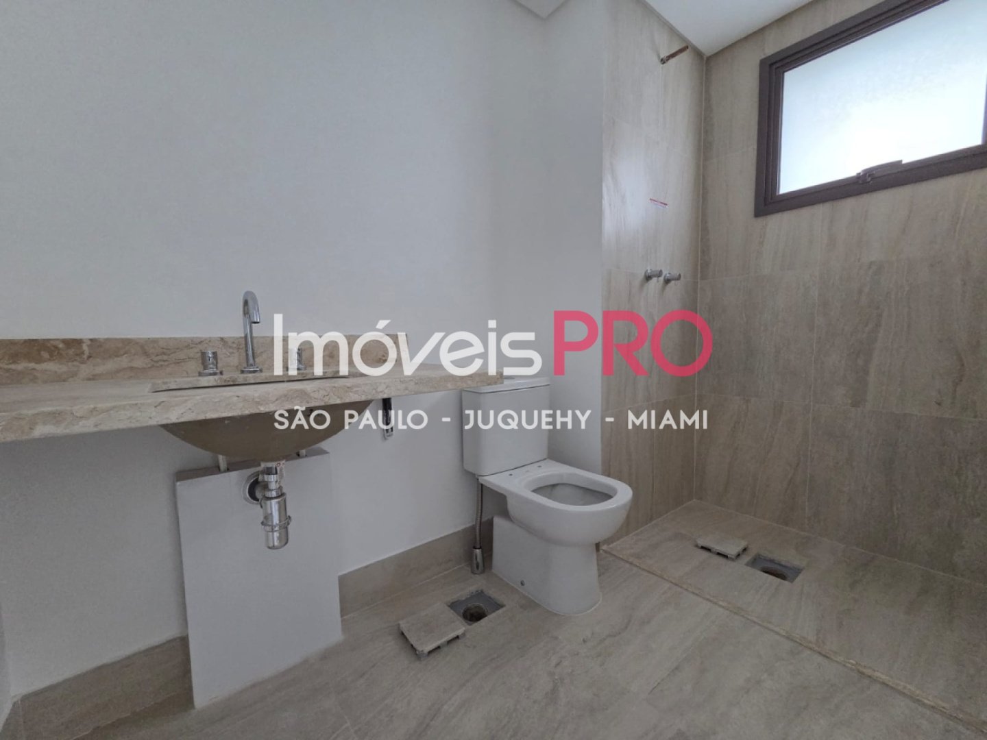 Foto :: IP40380