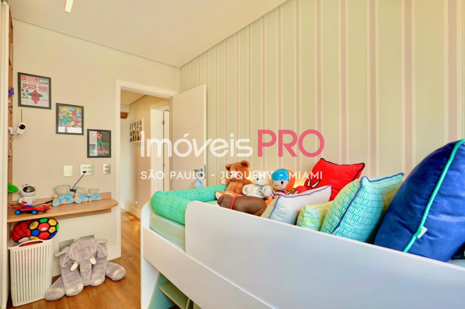 Foto :: IP40387