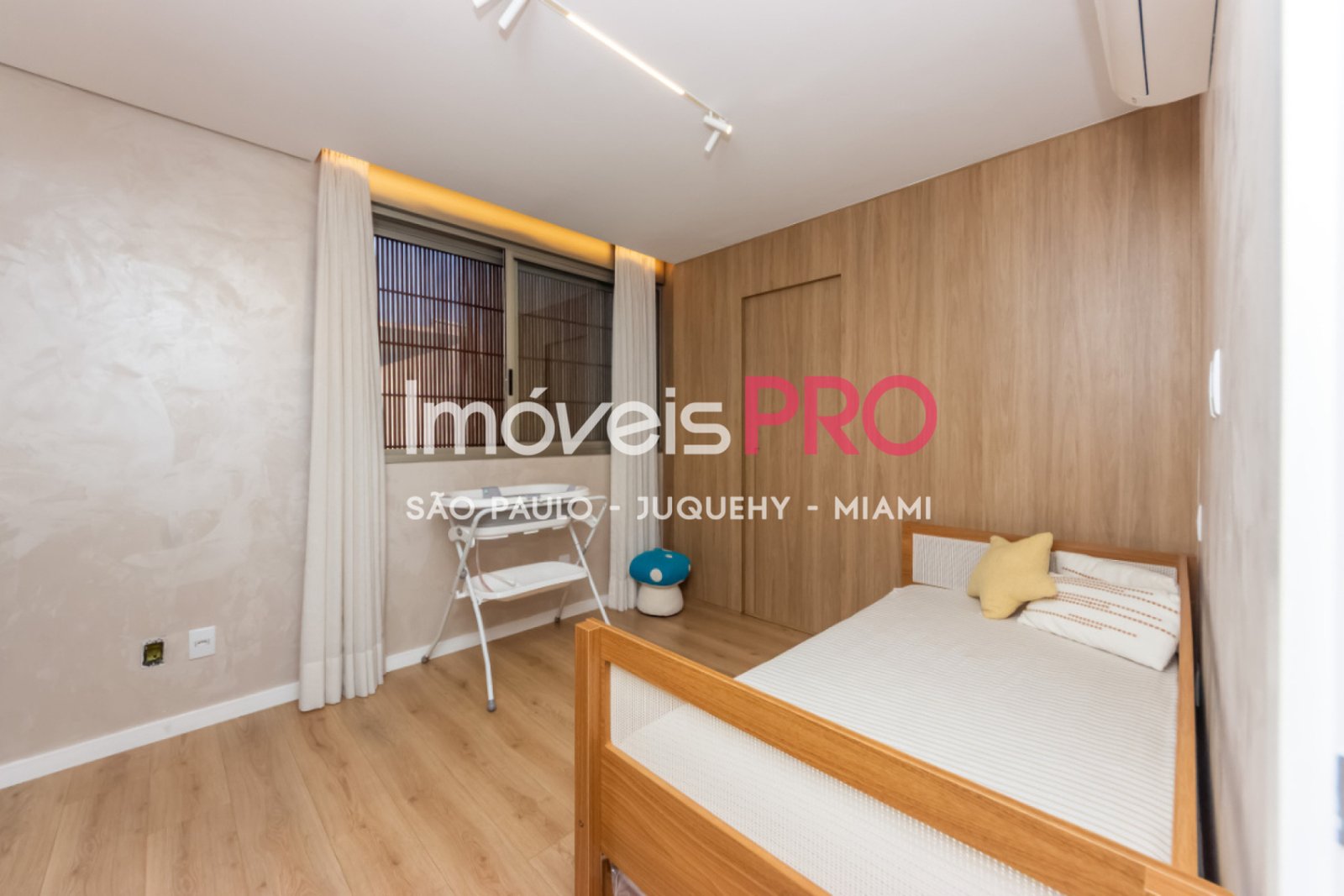 Foto :: IP40417