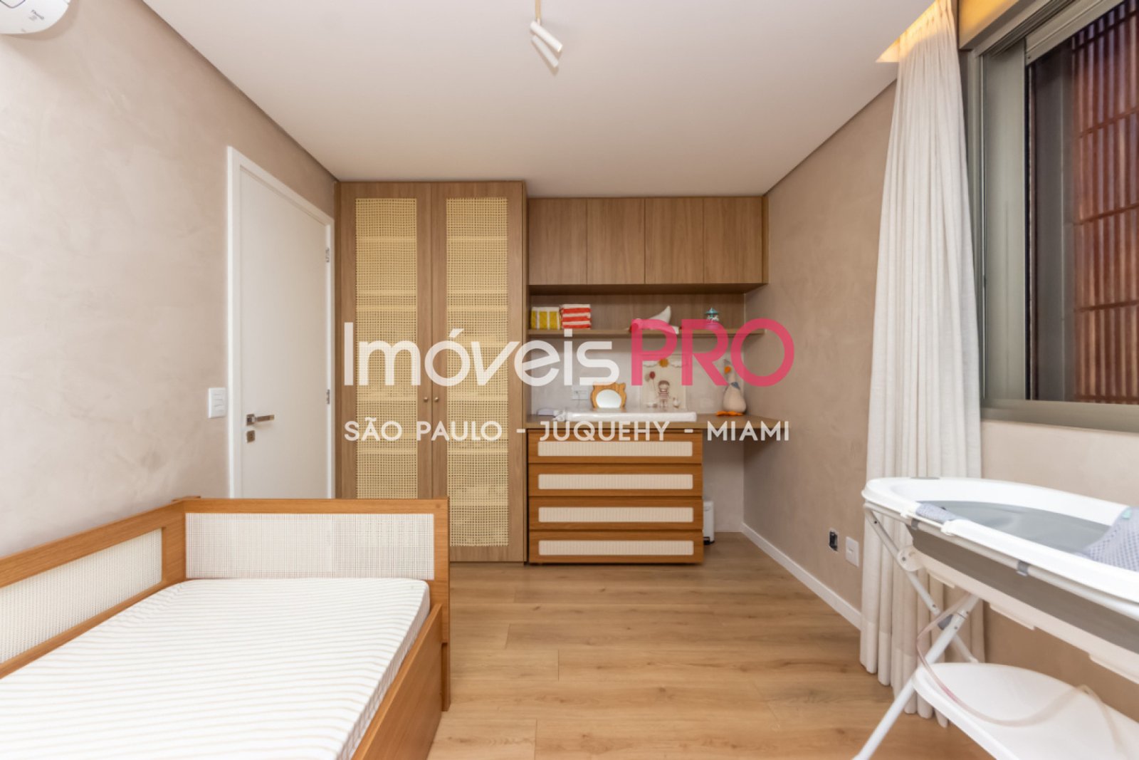 Foto :: IP40417