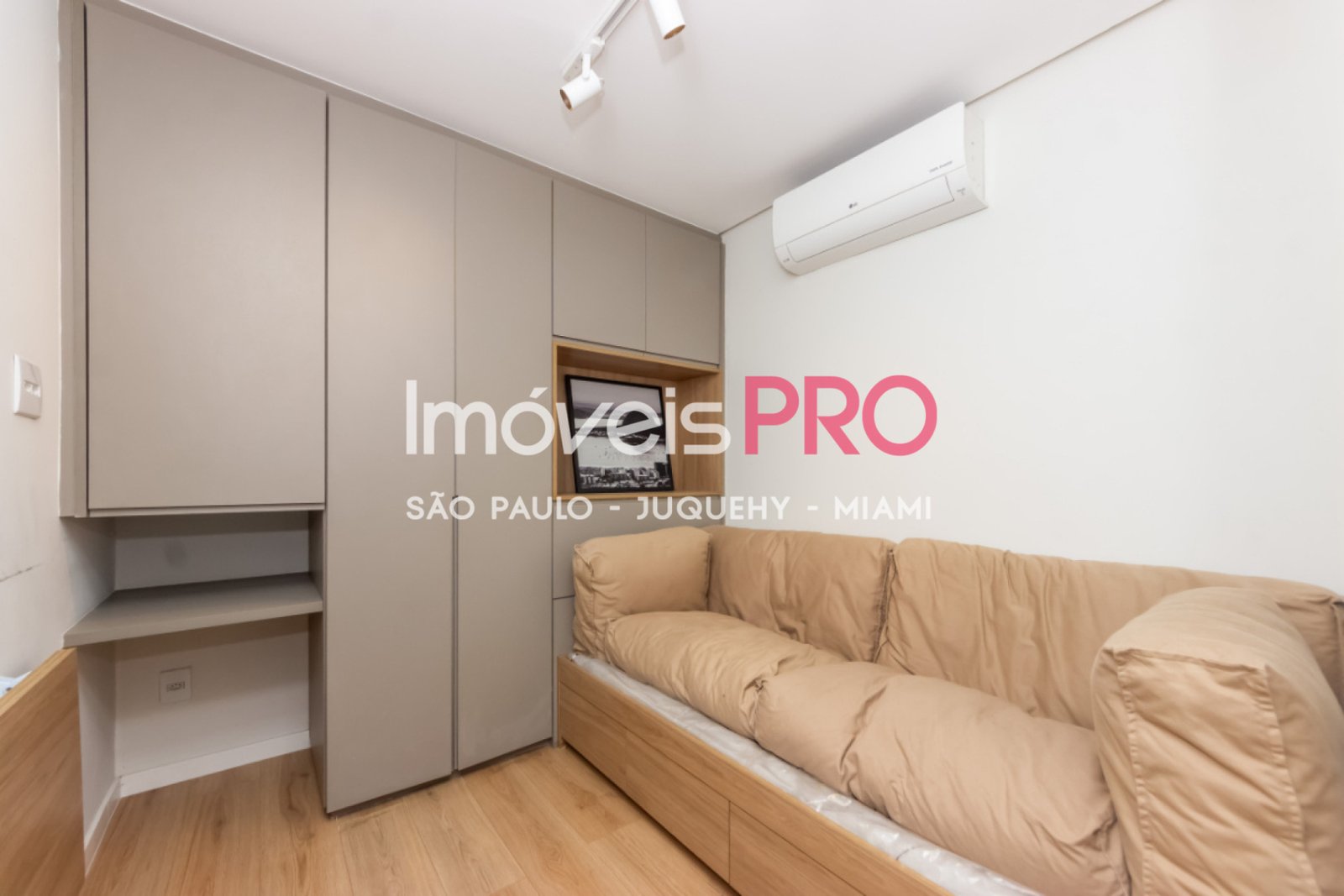 Foto :: IP40417