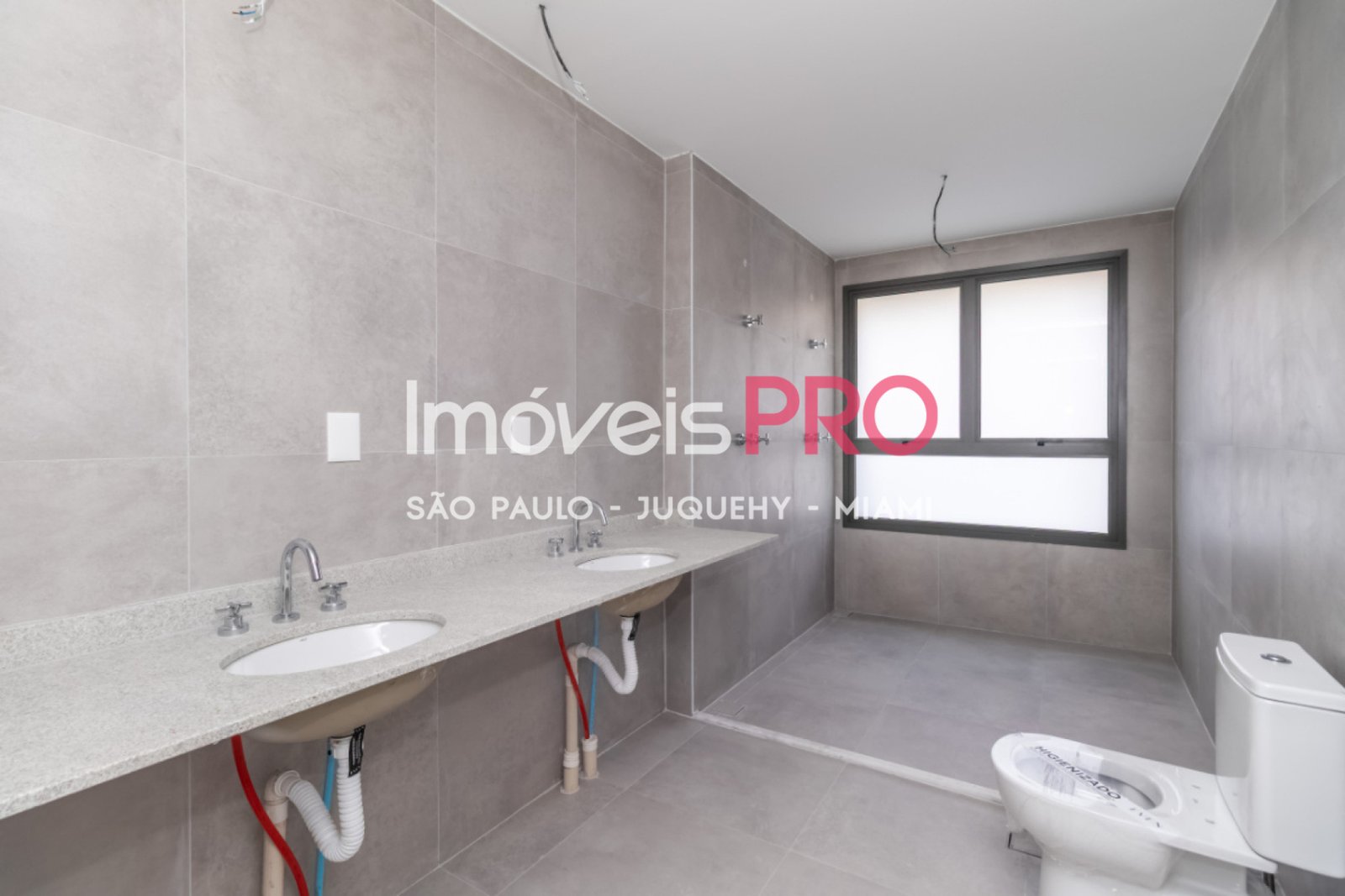 Foto :: IP40419