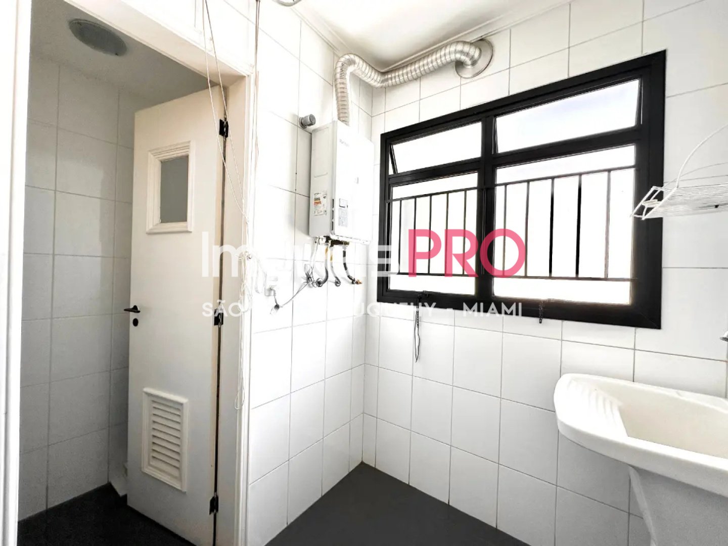 Foto :: https://assets.imoveispro.com.br/thumb/IP40420/apartamento-venda-aclimacao_IP40420_11_1920x1080.jpg?
