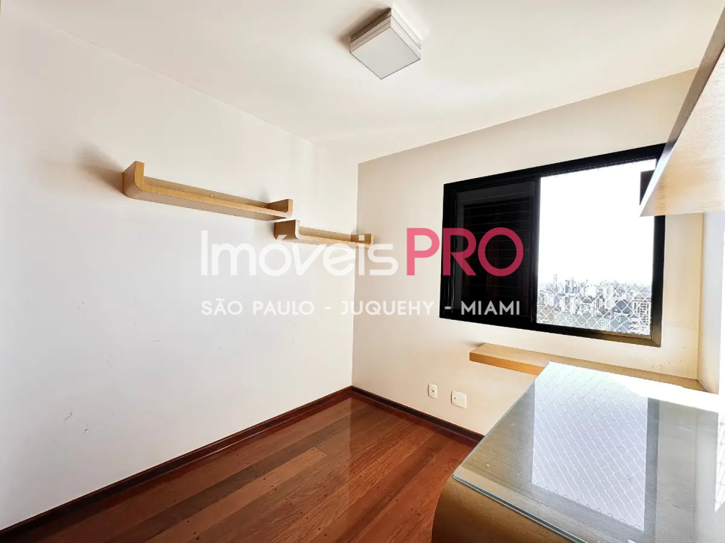 Foto :: IP40420