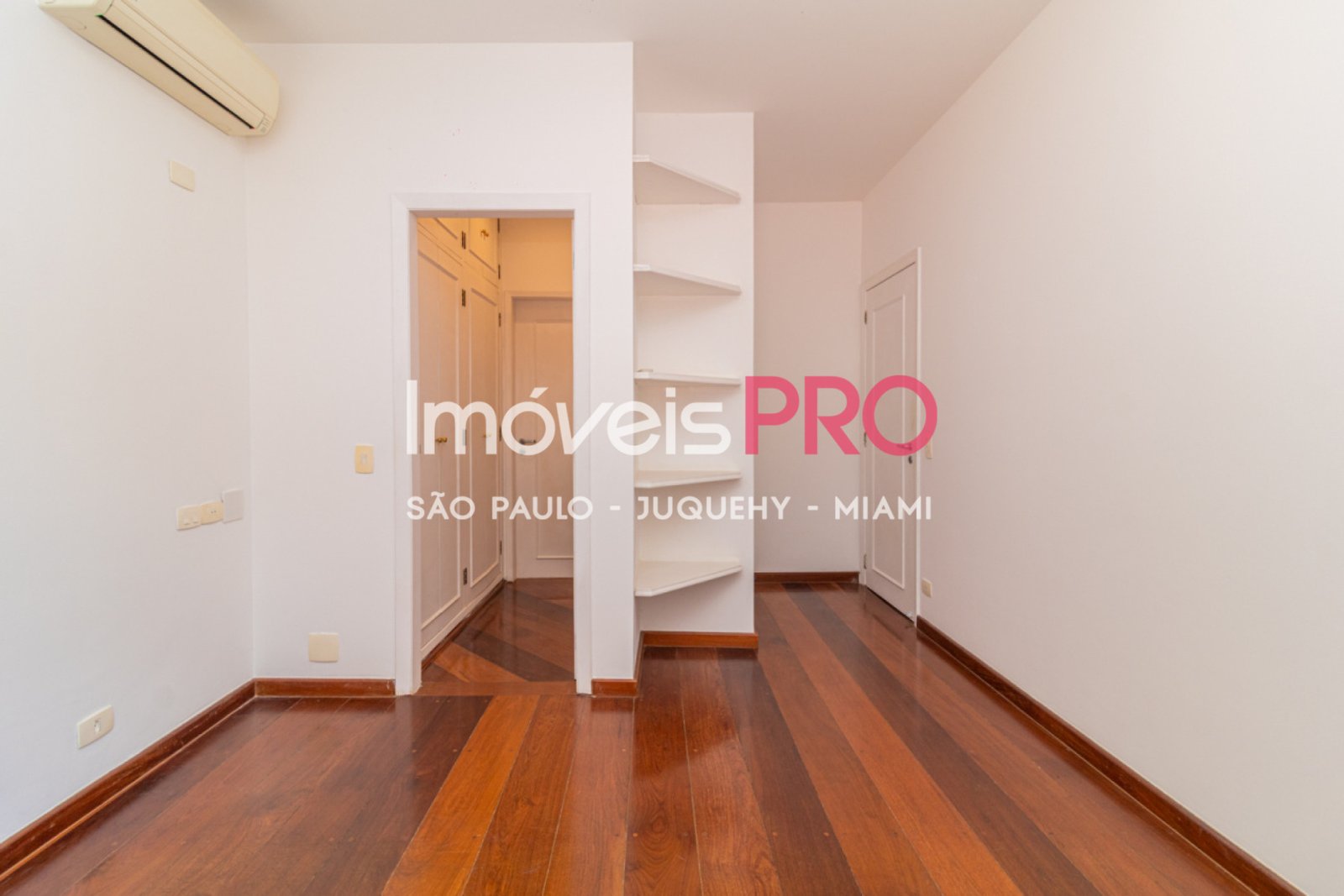 Foto :: IP40423