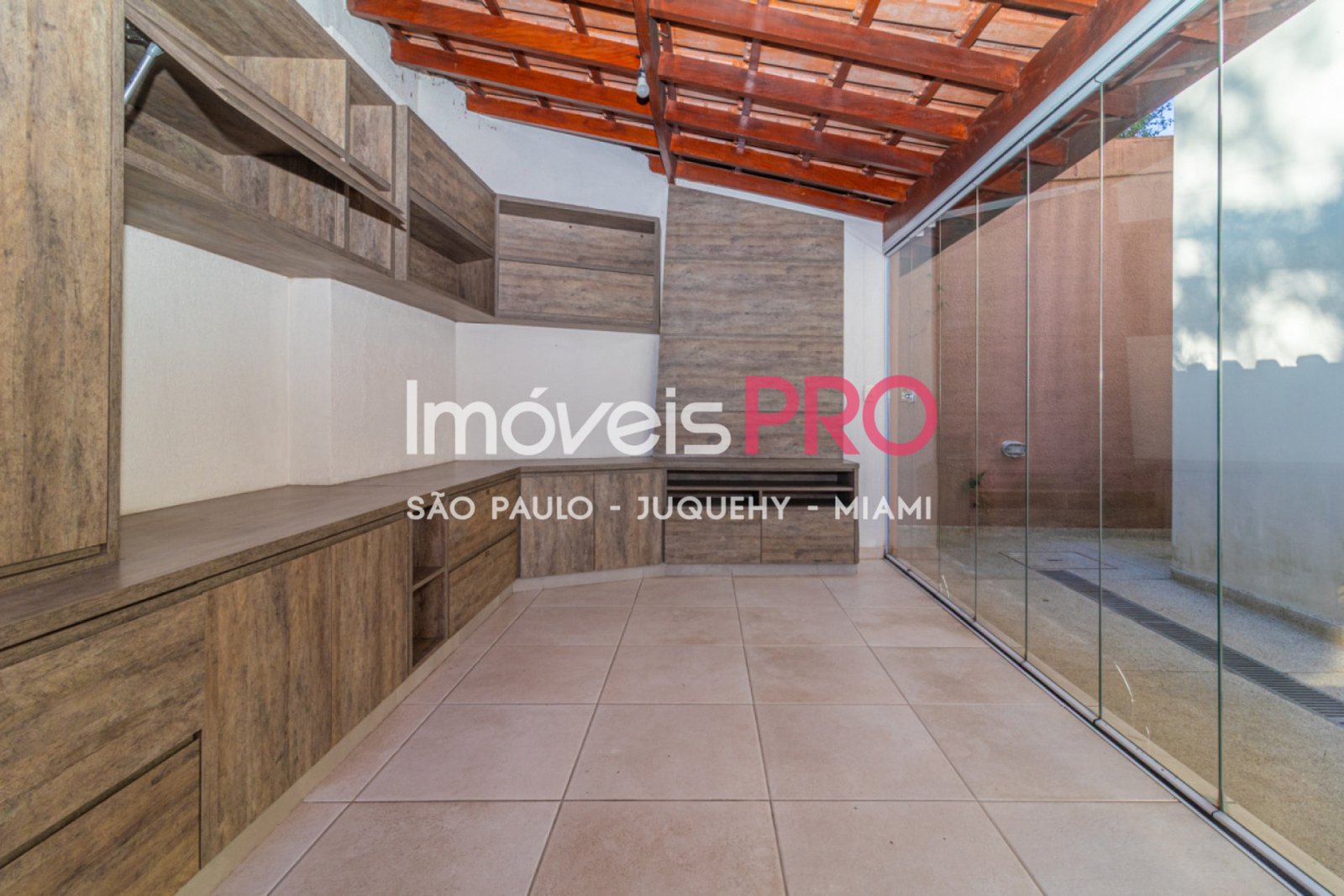 Foto :: IP40423