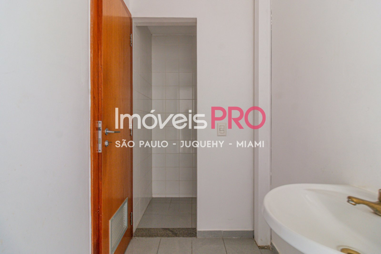 Foto :: IP40430