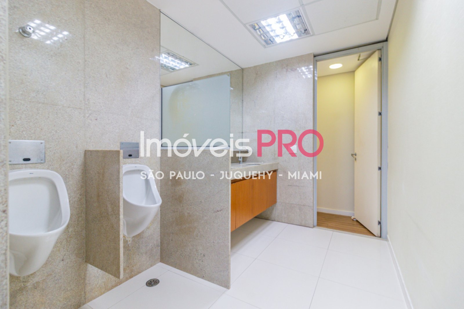 Foto :: IP40432
