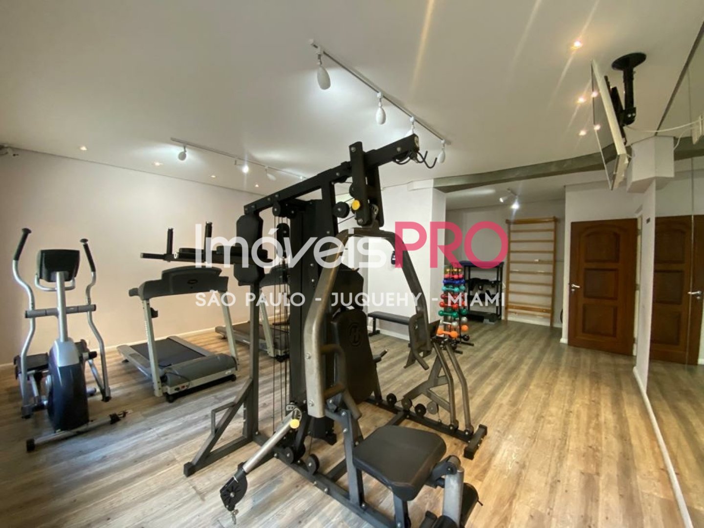Foto :: https://assets.imoveispro.com.br/thumb/IP40435/apartamento-venda-itaim-bibi_IP40435_35_1920x1080.jpg?