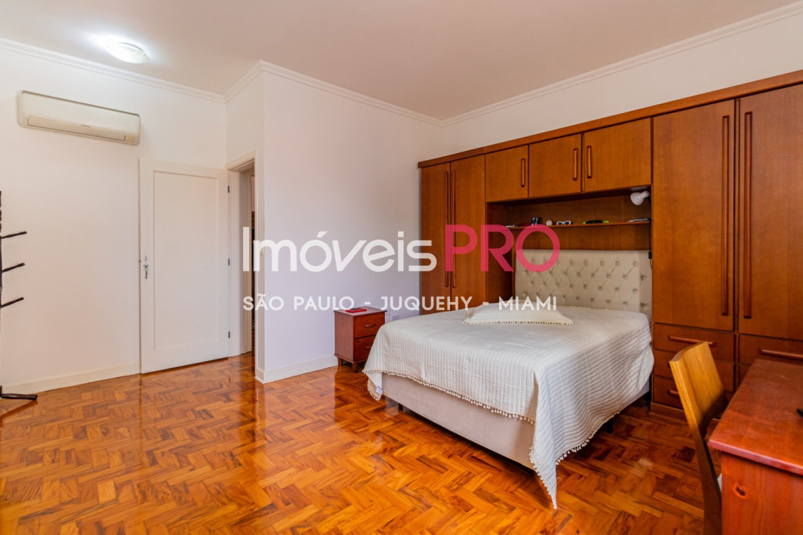Foto :: https://assets.imoveispro.com.br/thumb/IP40452/casa-venda-saude_IP40452_17_1920x1080.jpg?